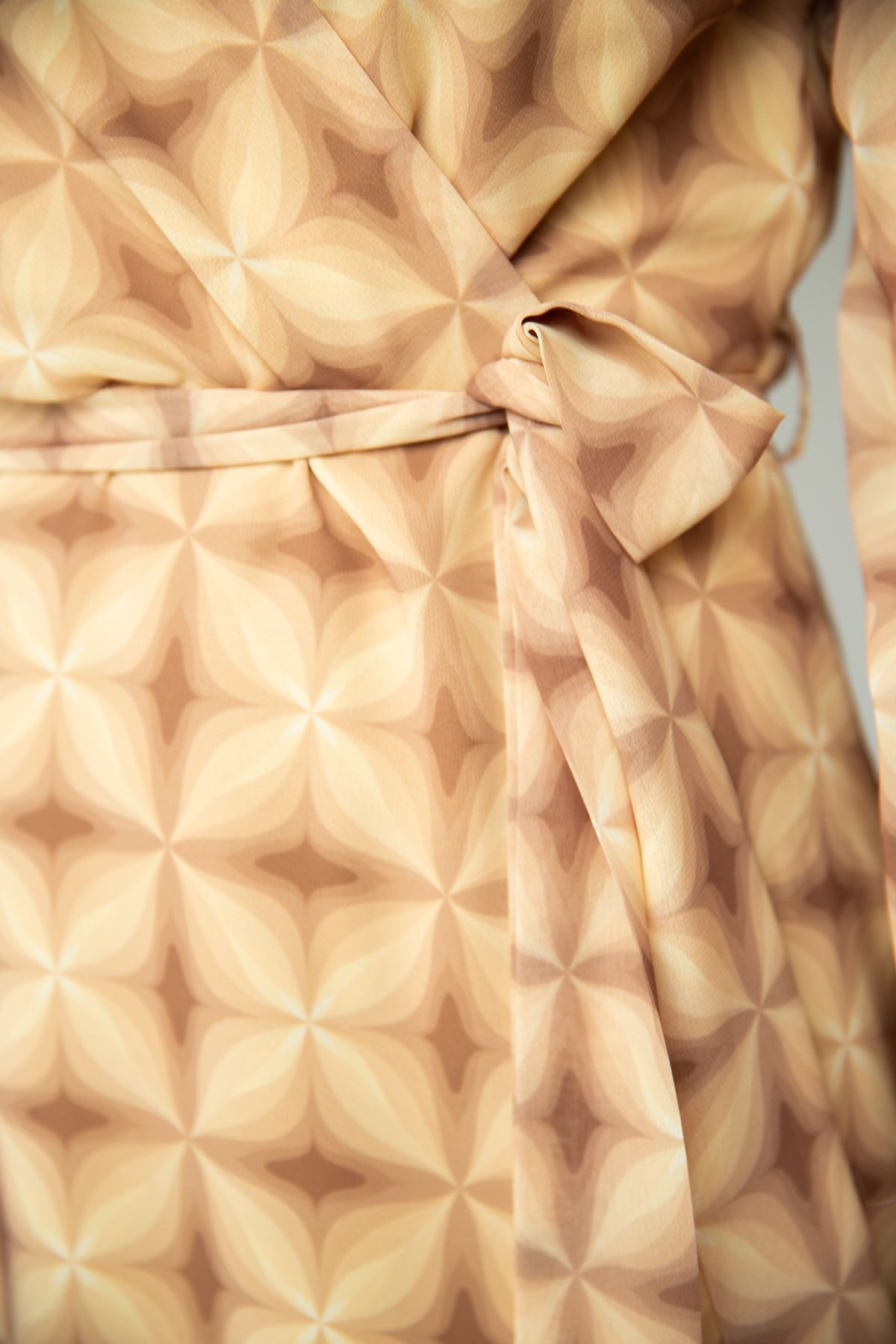 Chiffon Fabric Surplice Neck Floral Print Mini Dress - Beige 