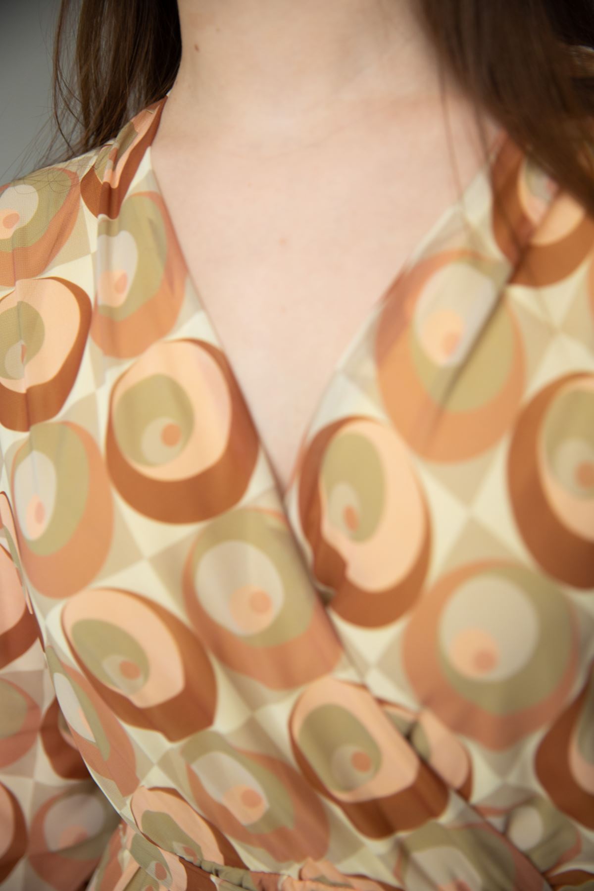 Şifon Kumaş Kruvaze Yaka Geometrik Desen Kadın Elbise-Yeşil