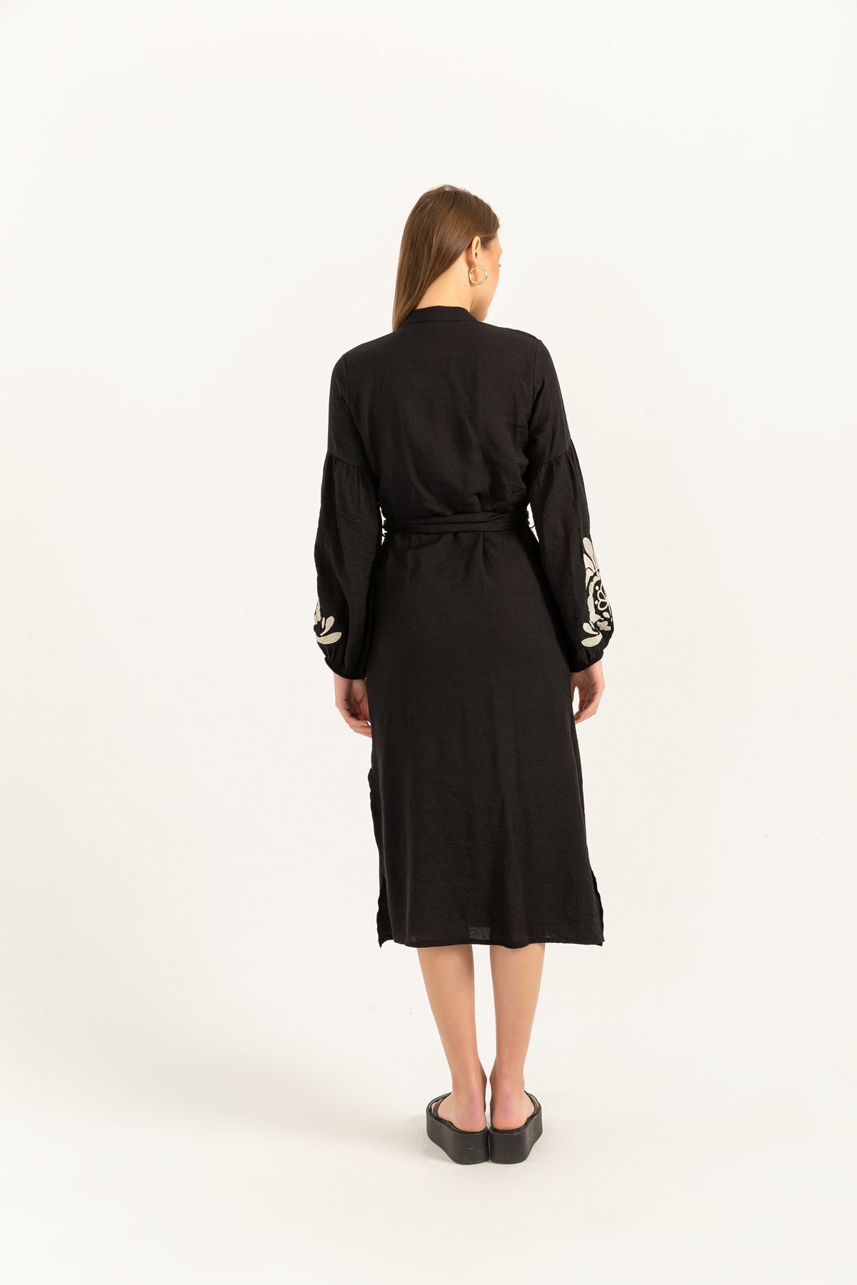 Keten Kumaş Hakim Yaka Nakış Detaylı Kadın Elbise-Siyah