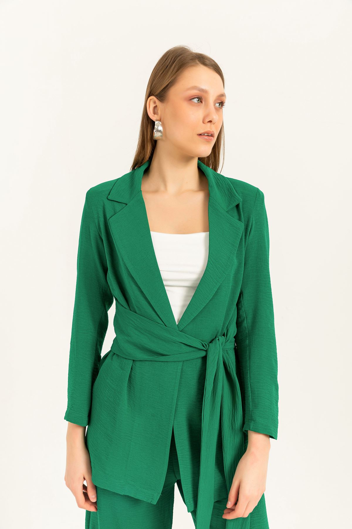 Aerobin Kumaş Uzun Kollu Rahat Kalıp Önü Bağlamalı Kadın Ceket-Zümrüt Yeşil