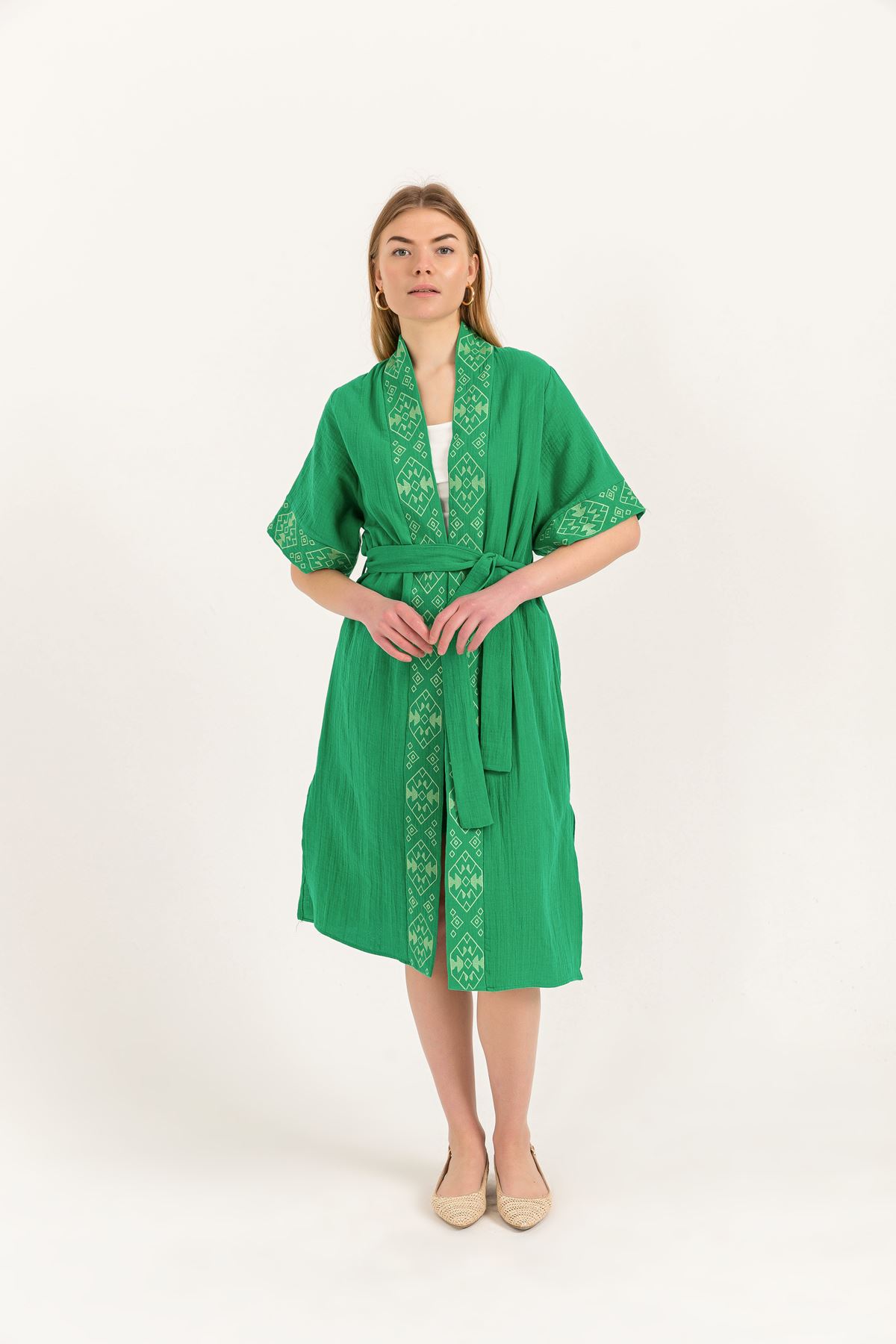 Müslin Kumaş Yarım Kol Kuşaklı Nakış İşlemeli Kimono-Yeşil