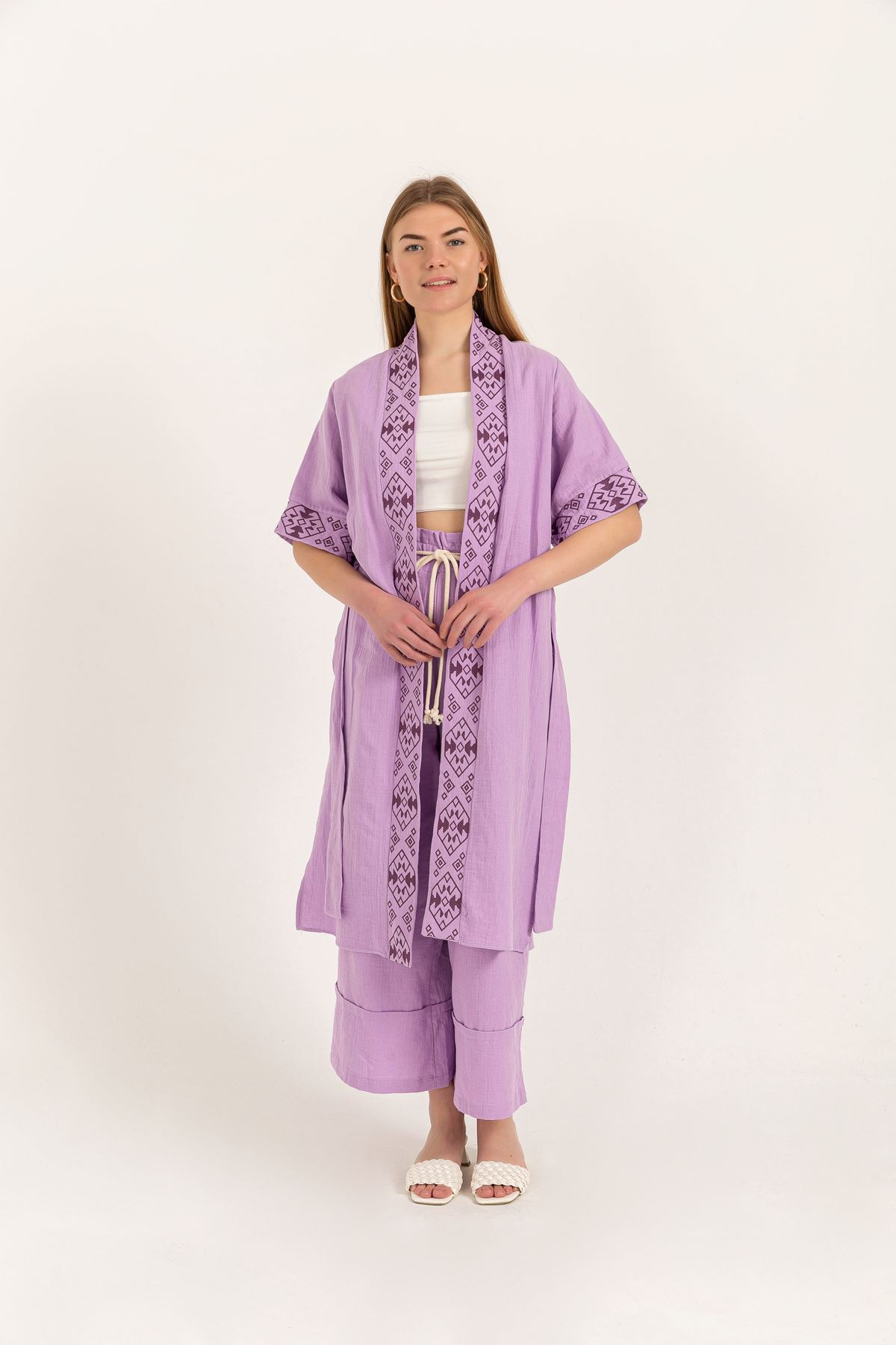 Müslin Kumaş Yarım Kol Kuşaklı Nakış İşlemeli Kimono-Lila