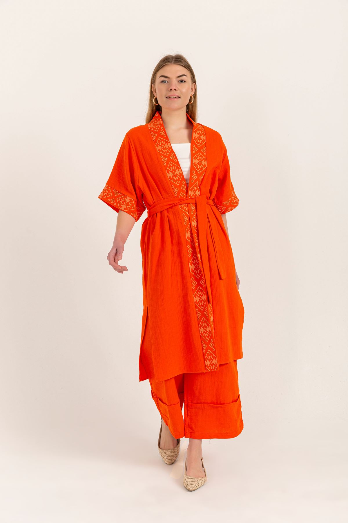 Müslin Kumaş Yarım Kol Kuşaklı Nakış İşlemeli Kimono-Oranj