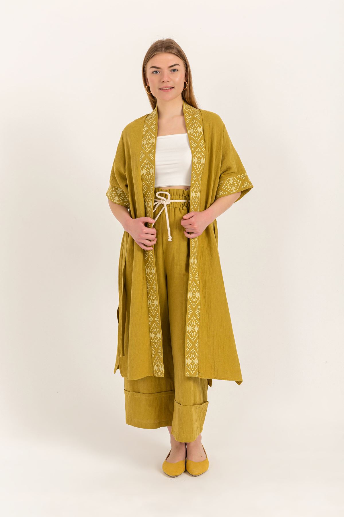Müslin Kumaş Yarım Kol Kuşaklı Nakış İşlemeli Kimono-YAĞ YEŞİLİ