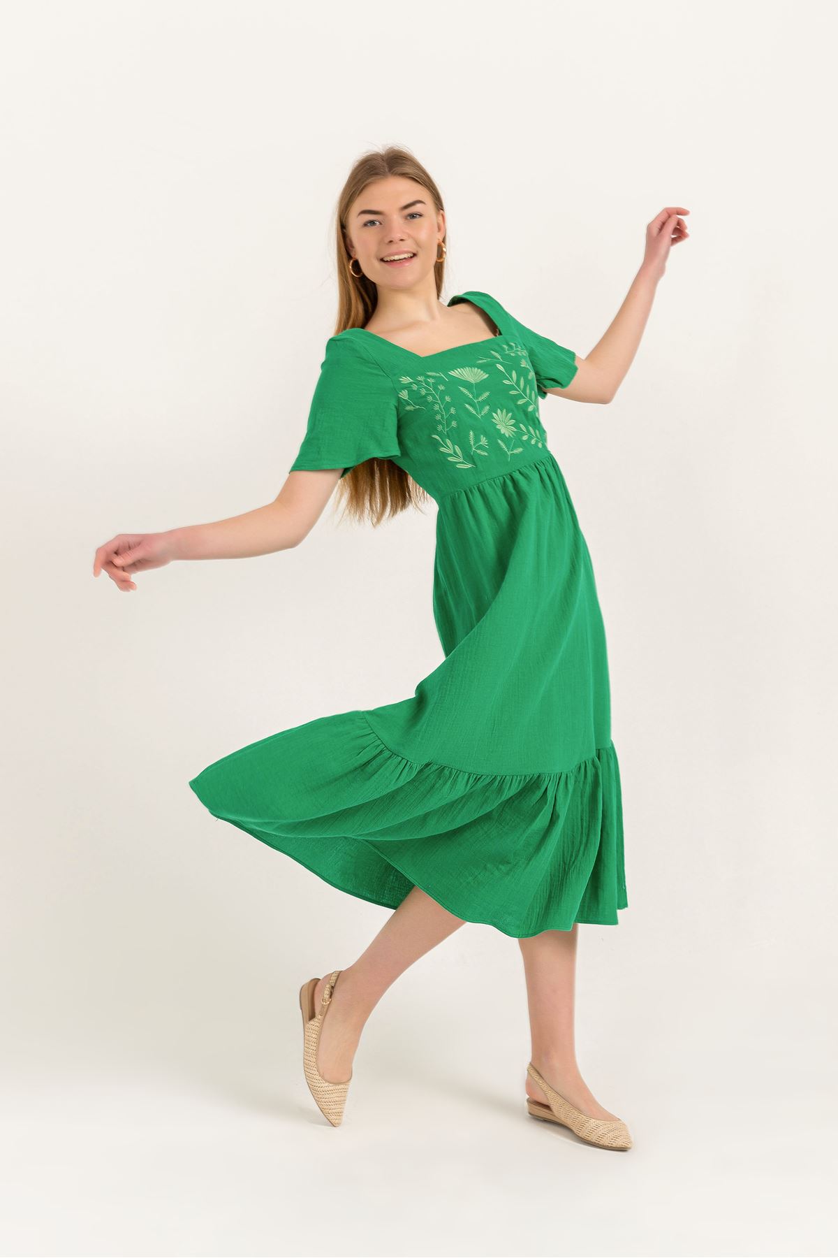 Müslin Kumaş Kare Yaka Nakışlı Uzun Kadın Elbise-Yeşil