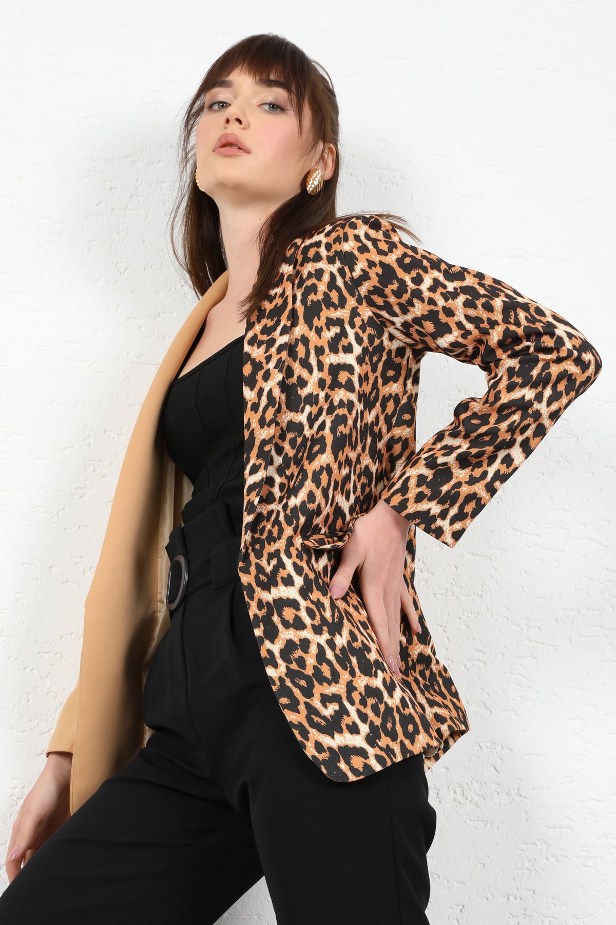 Licra Fabric Shawl Collar Classical Leopard Print Garnished Women Jacket - Beige 