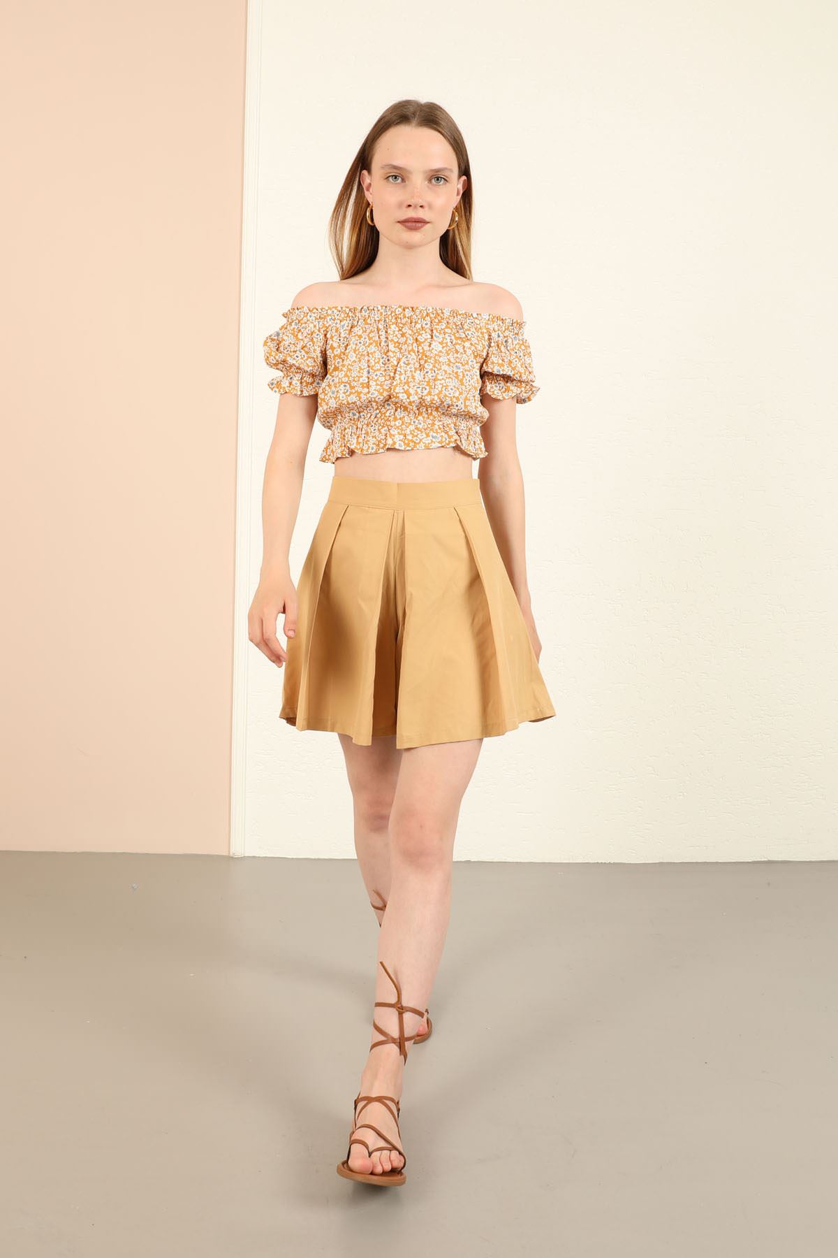Woven Fabric Wide Pleated Mini Skirt - Beige 