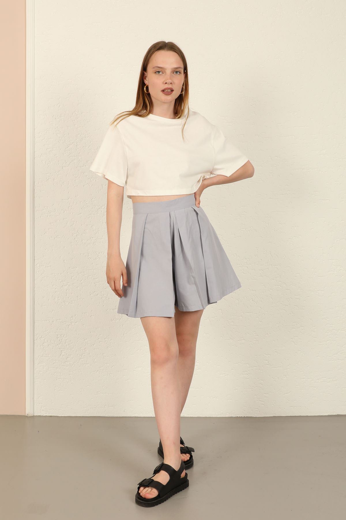 Woven Fabric Wide Pleated Mini Skirt - Grey