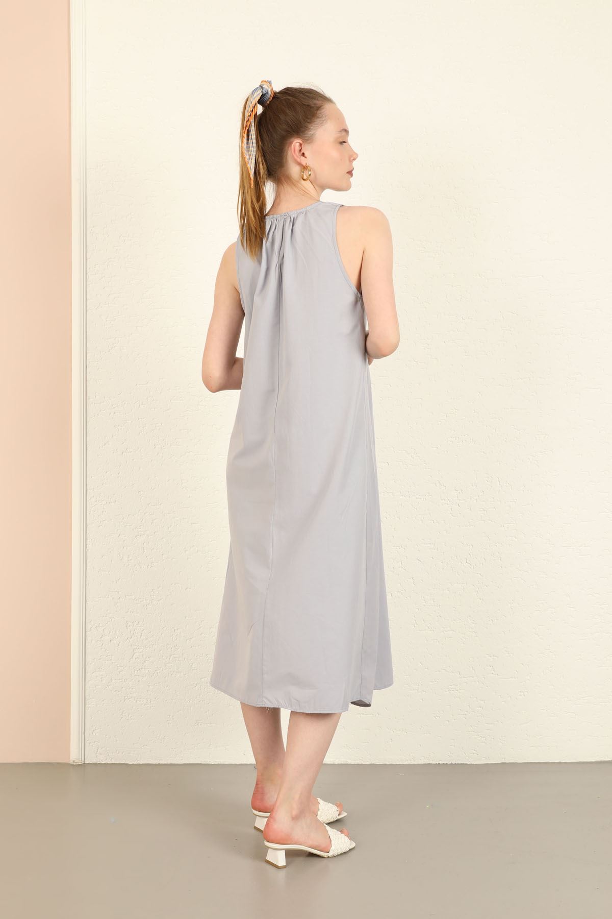 Woven Fabric Sleeveless Full Fit Gipped Women Dress - Grey