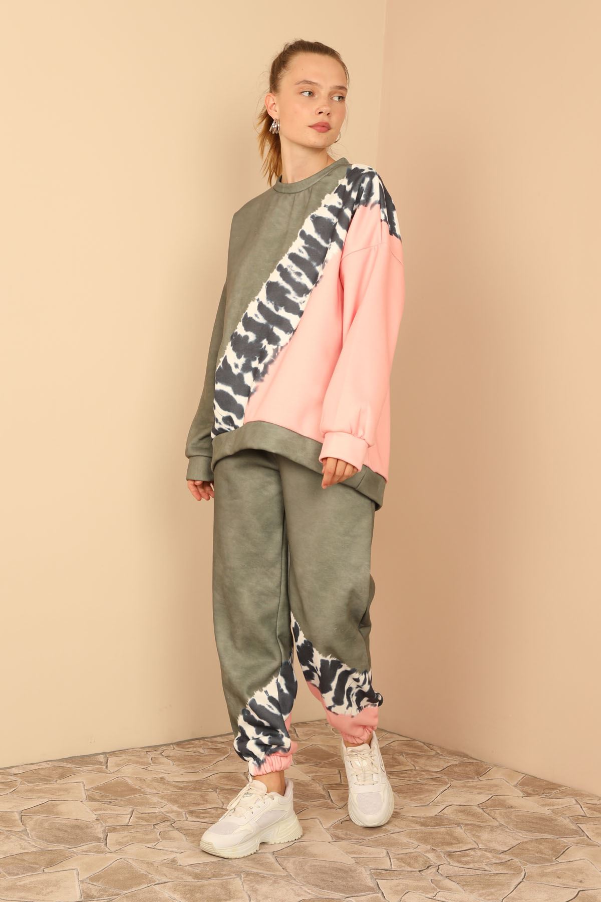 Third Knit Fabric Long Sleeve O-Neck Oversize Zebra Print Women'S Set - Khaki 