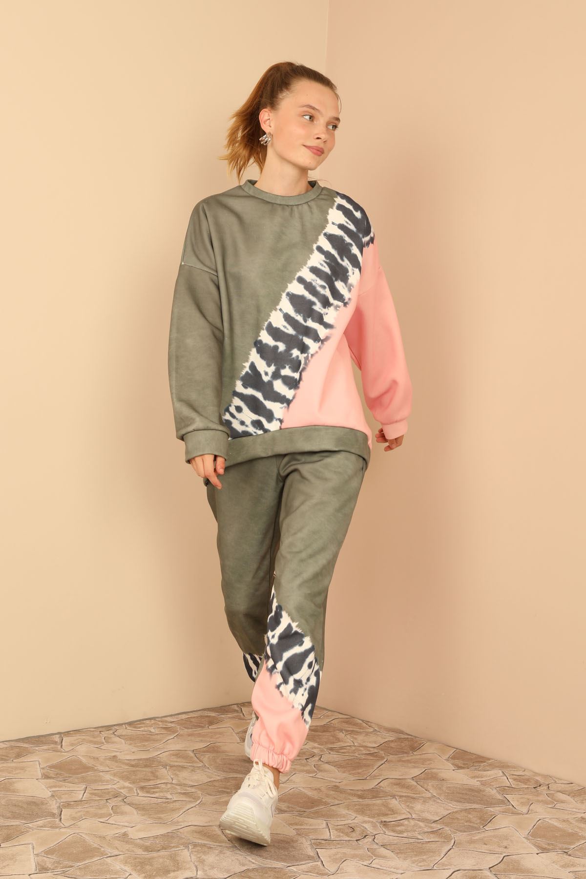 Third Knit Fabric Long Sleeve O-Neck Oversize Zebra Print Women'S Set - Khaki 