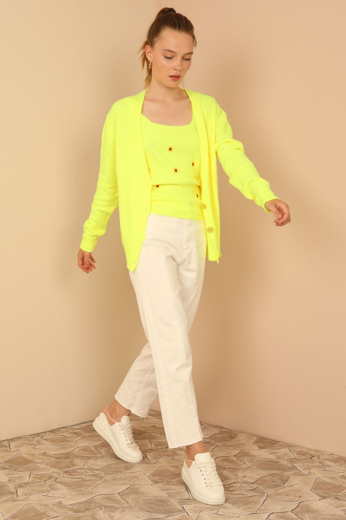 Triko Kumaş Nakış Detaylı  Kadın Hırka-Neon Sarı