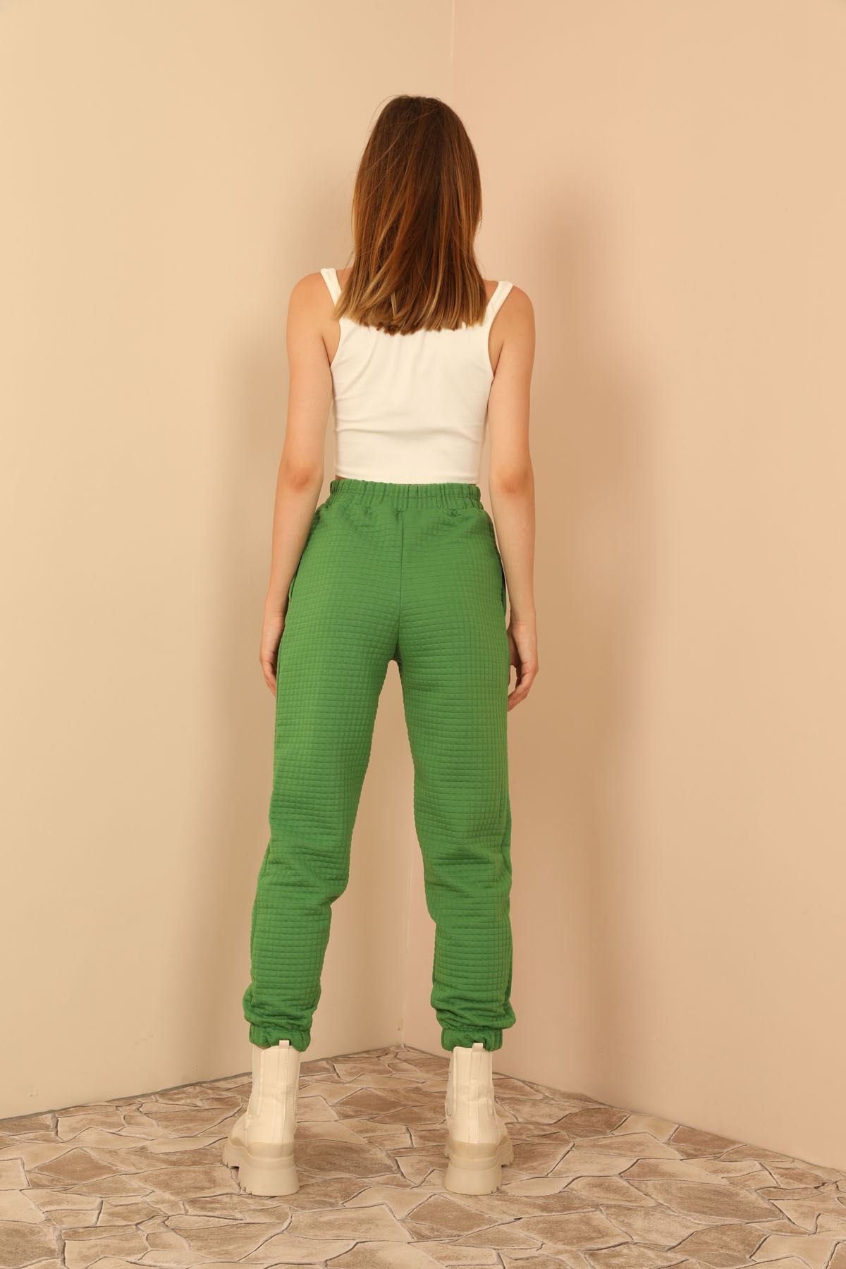 Kapitone Kumaş Bilek Boy Tam Kalıp Çıtçıt Detaylı Kadın Pantolon-Yeşil