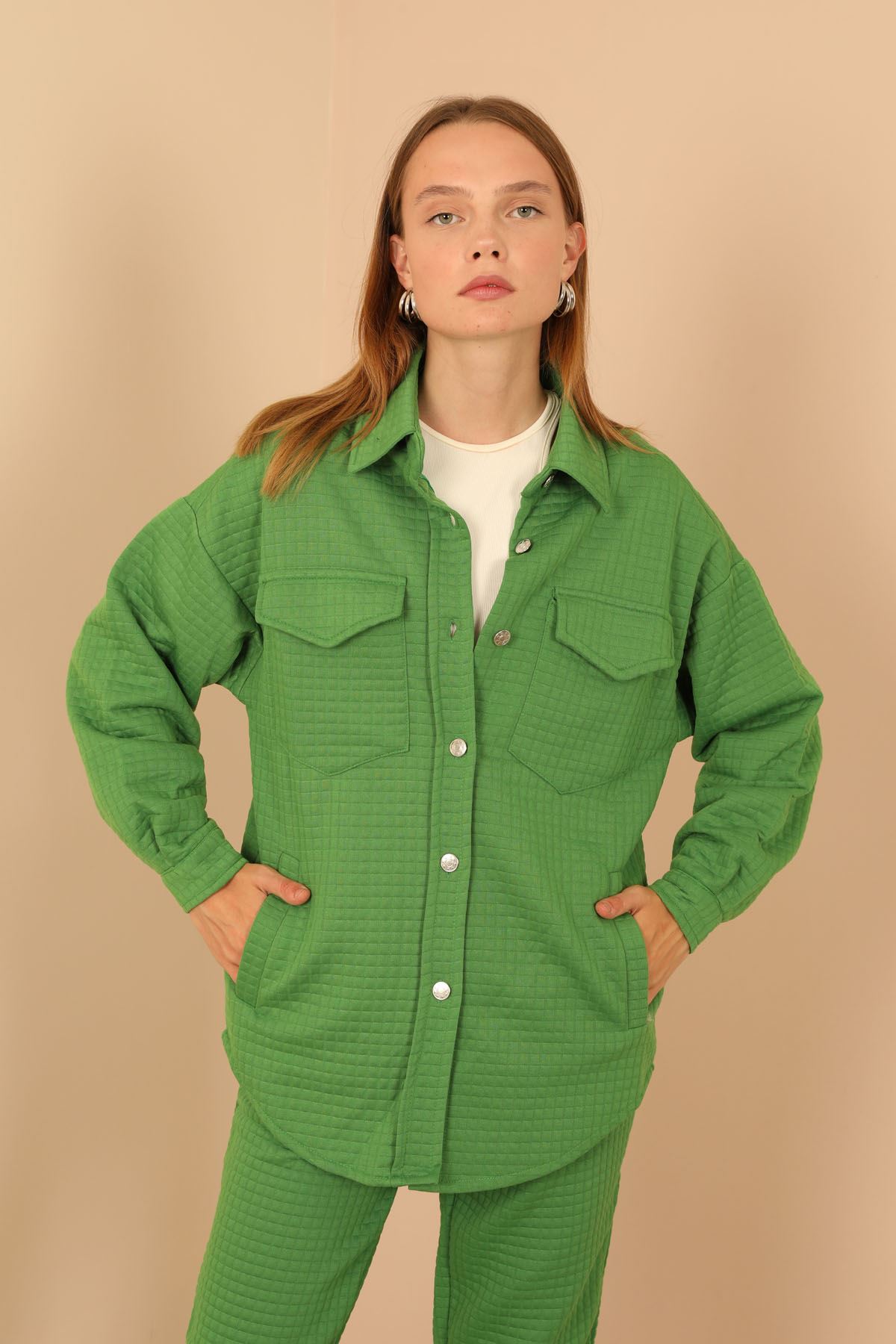 Kapitone Kumaş Gömlek Yaka Düğmeli Kadın Ceket-Yeşil