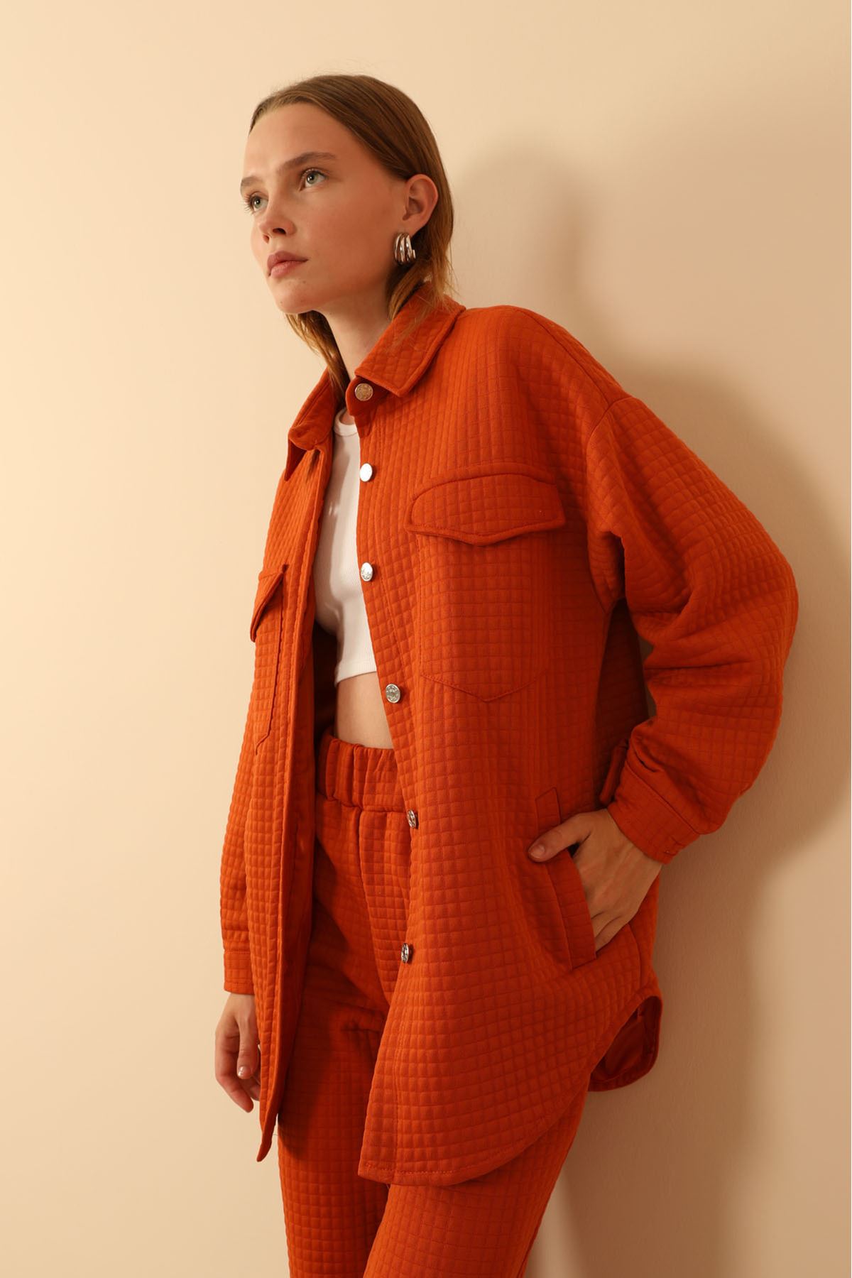 Quilted Fabric Shirt Collar Below Hip Oversize Buttoned Women Jacket - Cinnamon 