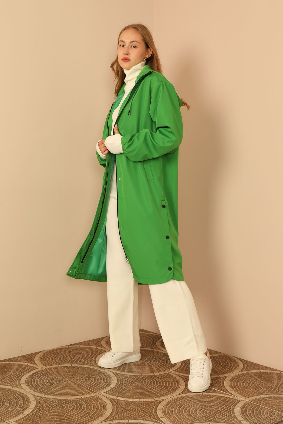 Bondig Kumaş Uzun Kapüşonlu Kadın Yağmurluk-Yeşil