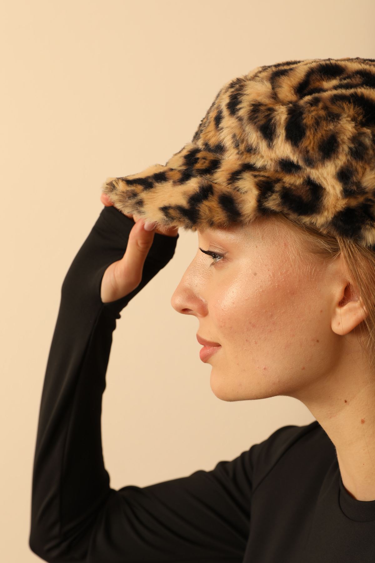 Leopard Patterned Women's Plush Beanie-Brown