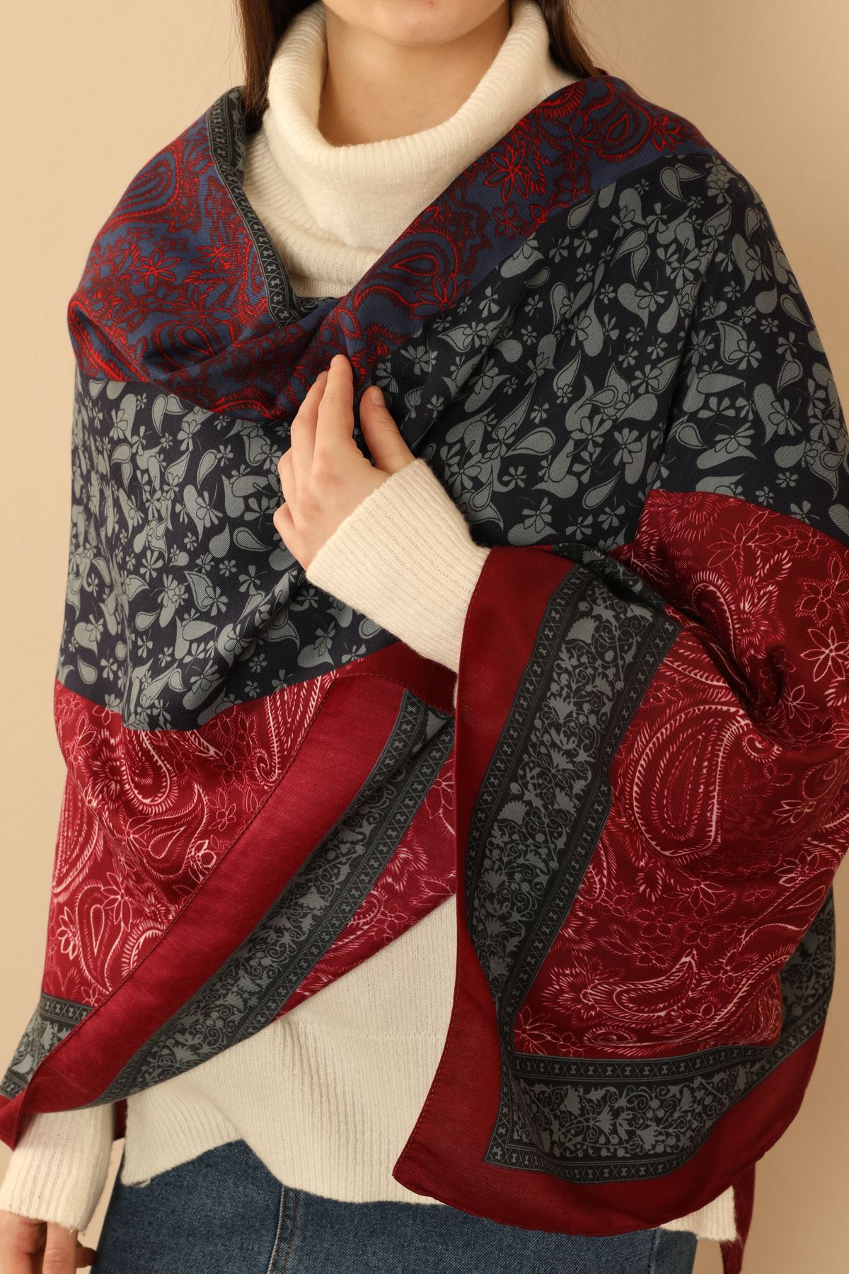 Patterned Women's Shawl