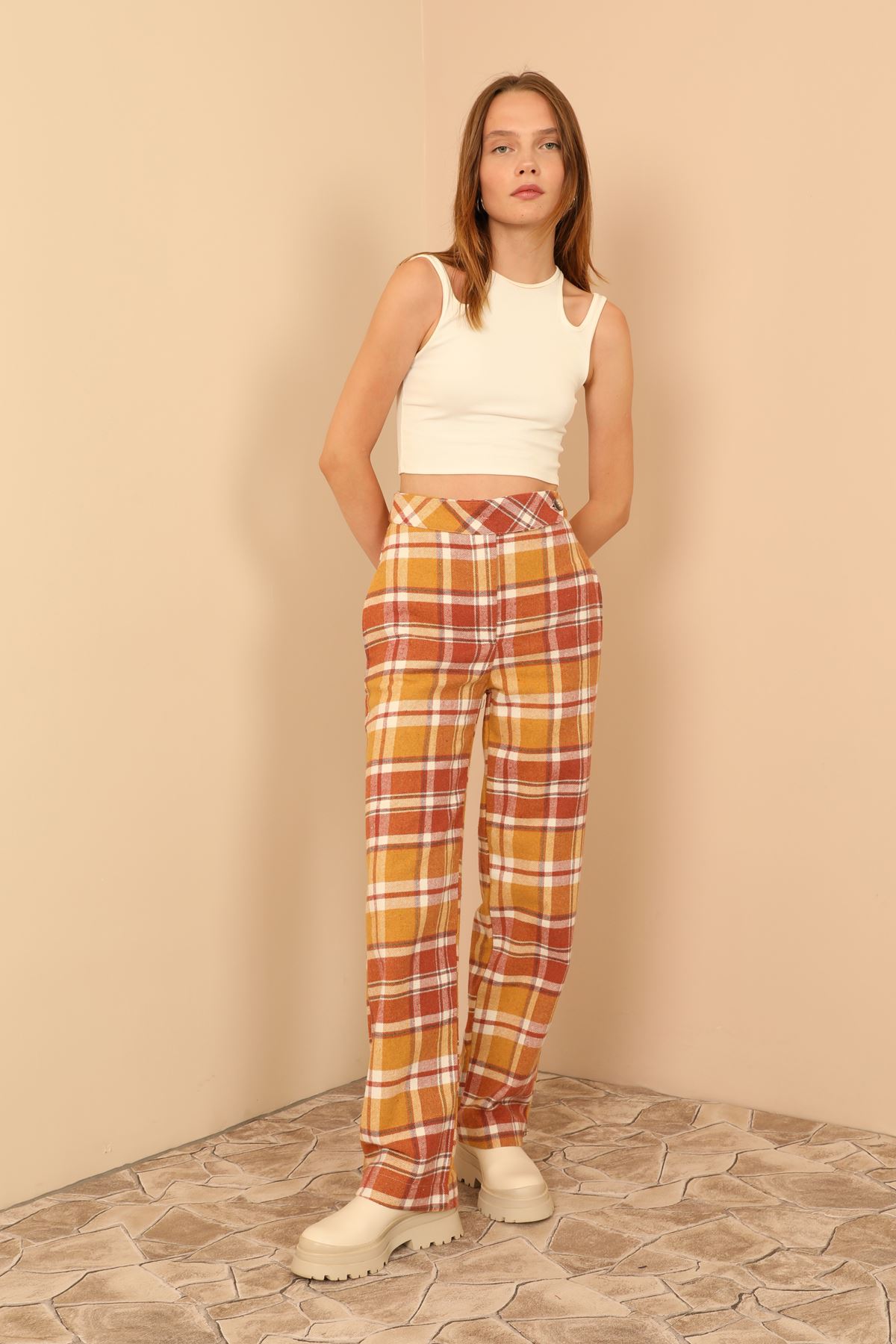 Plaid Fabric Comfy Fit Women'S Trouser - Light Brown