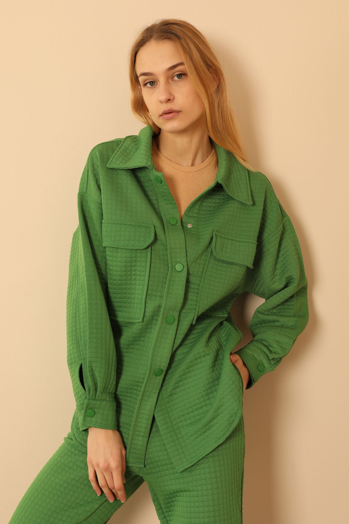 Quilted Fabric Long Sleeve Below Hip Oversize Fastened Women'S Shirt - Green
