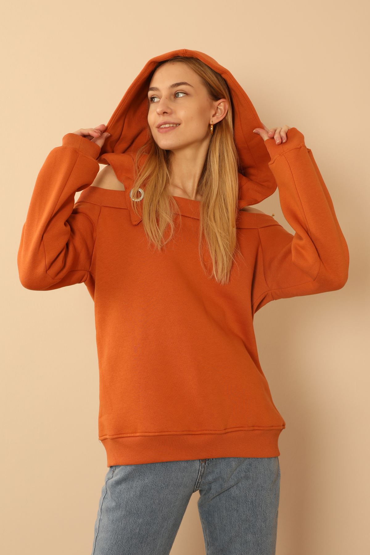 Third Knit With Wool İnside Fabric Hooded Hip Height Shoulder Detailed Women Sweatshirt - Cinnamon 