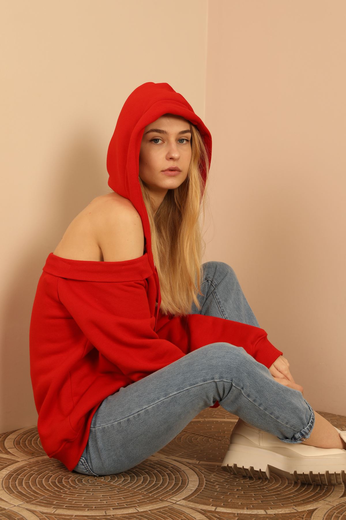 Şardonlu 3 İplik Kumaş Basen Boy Omuz Detaylı Kadın Sweatshirt-Kırmızı