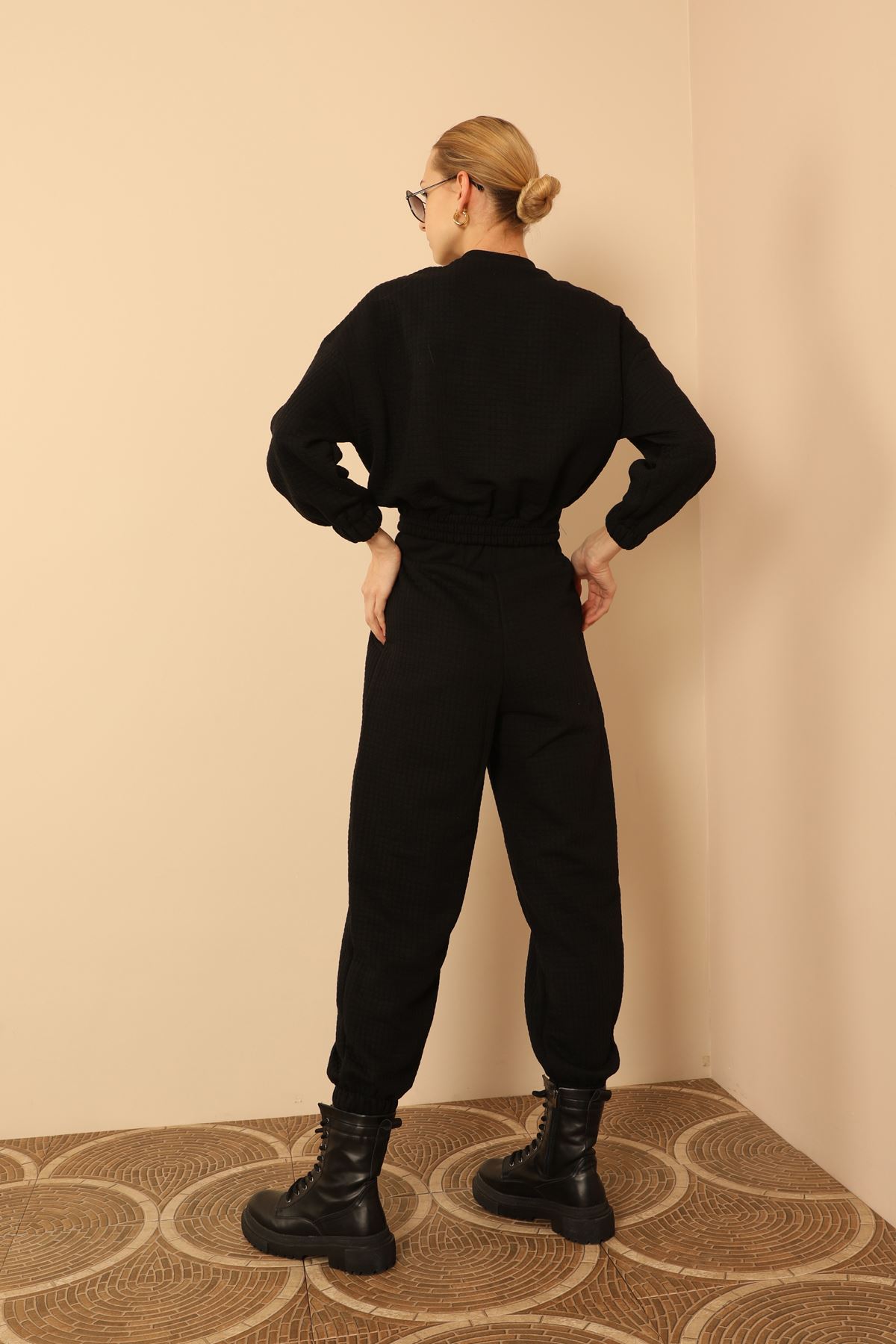 Honeycomb Fabric Ankle Length Comfy Fit Women'S Sweatpant - Black