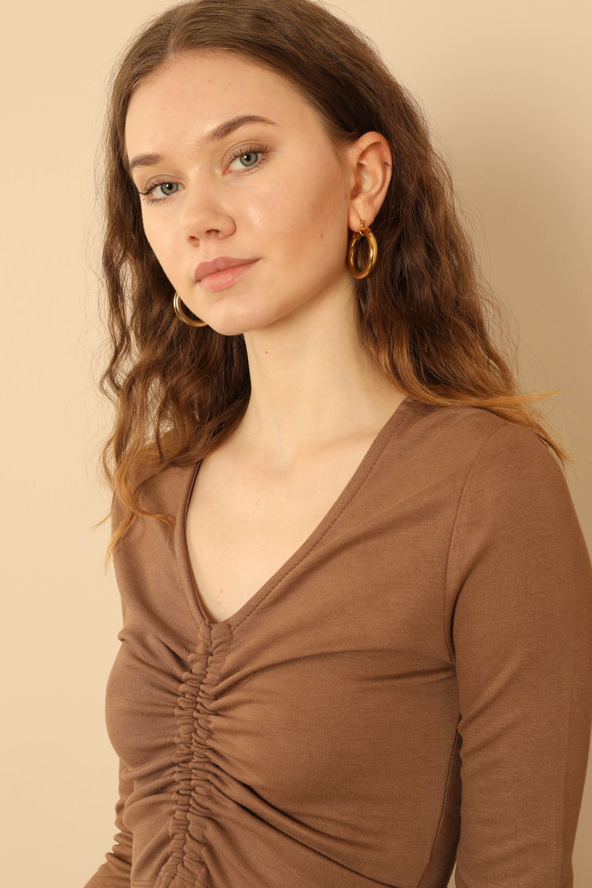 трикотажная ткань V-образный вырез женская блузка со сборками - Коричневый