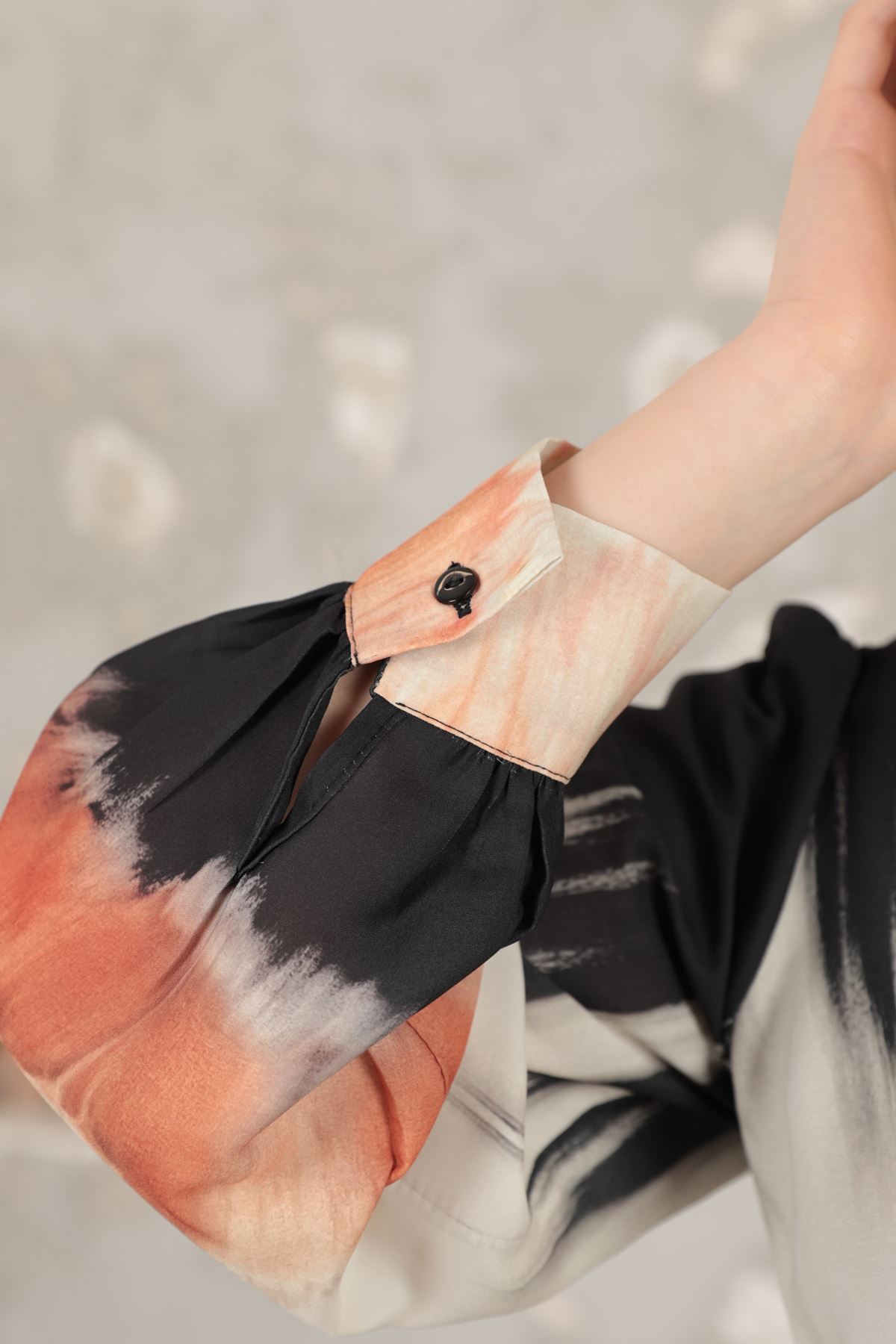 Krep Kumaş Batik Geçişli Beli Tünel Espirili Midi Kadın Elbise-Siyah