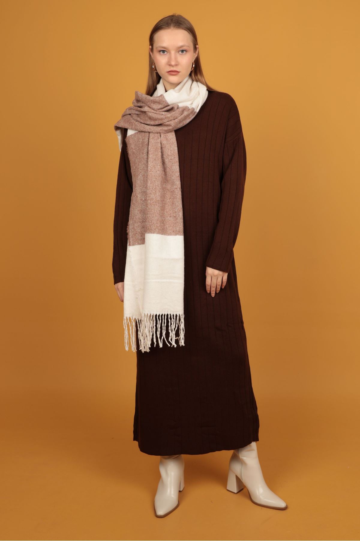 شال نسائي ناعم مزخرف بنقش متعرج - بني