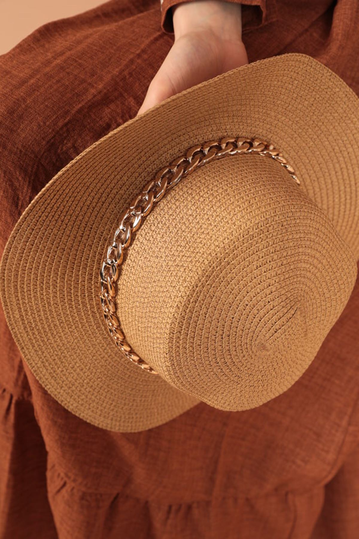 Straw Chain Detailed Hat-Light Brown