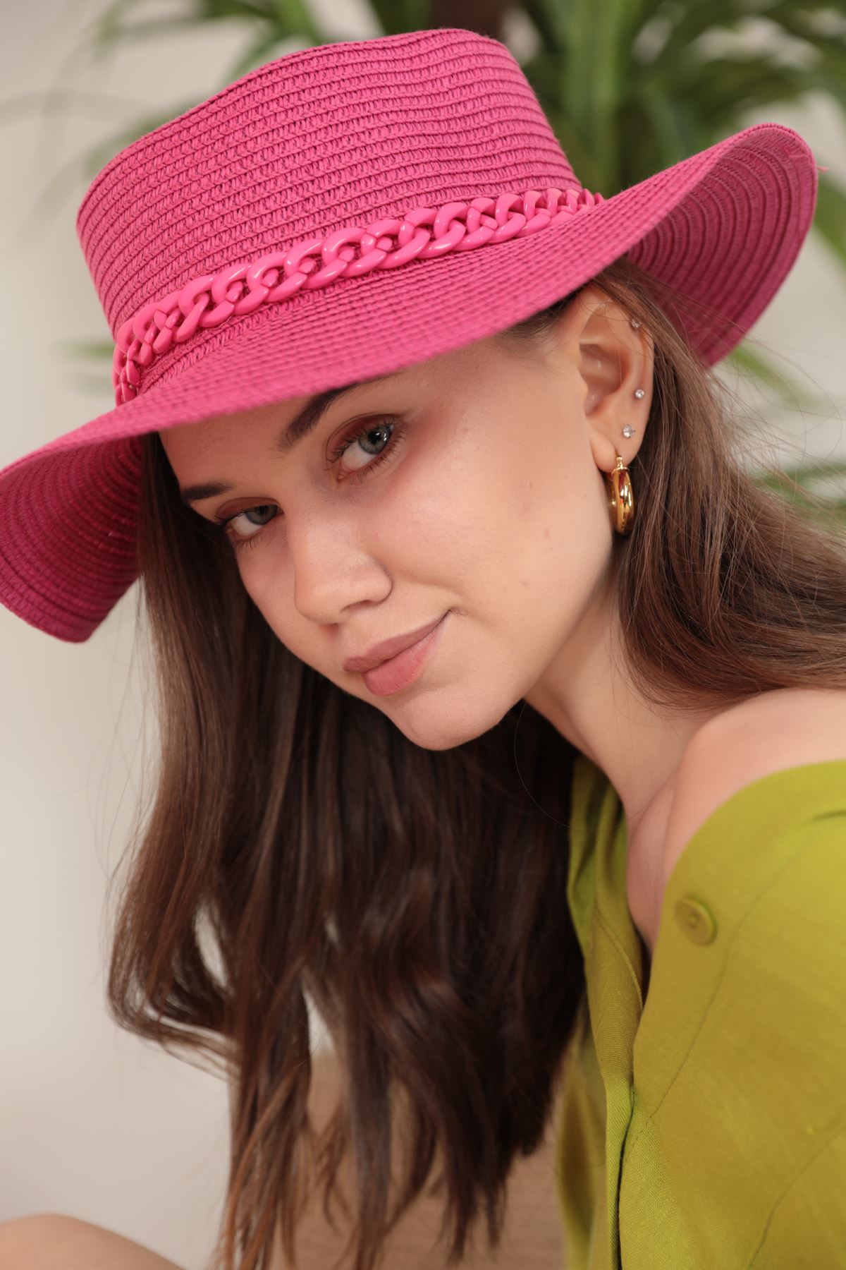 Straw Chain Detailed Hat-Fuchsia