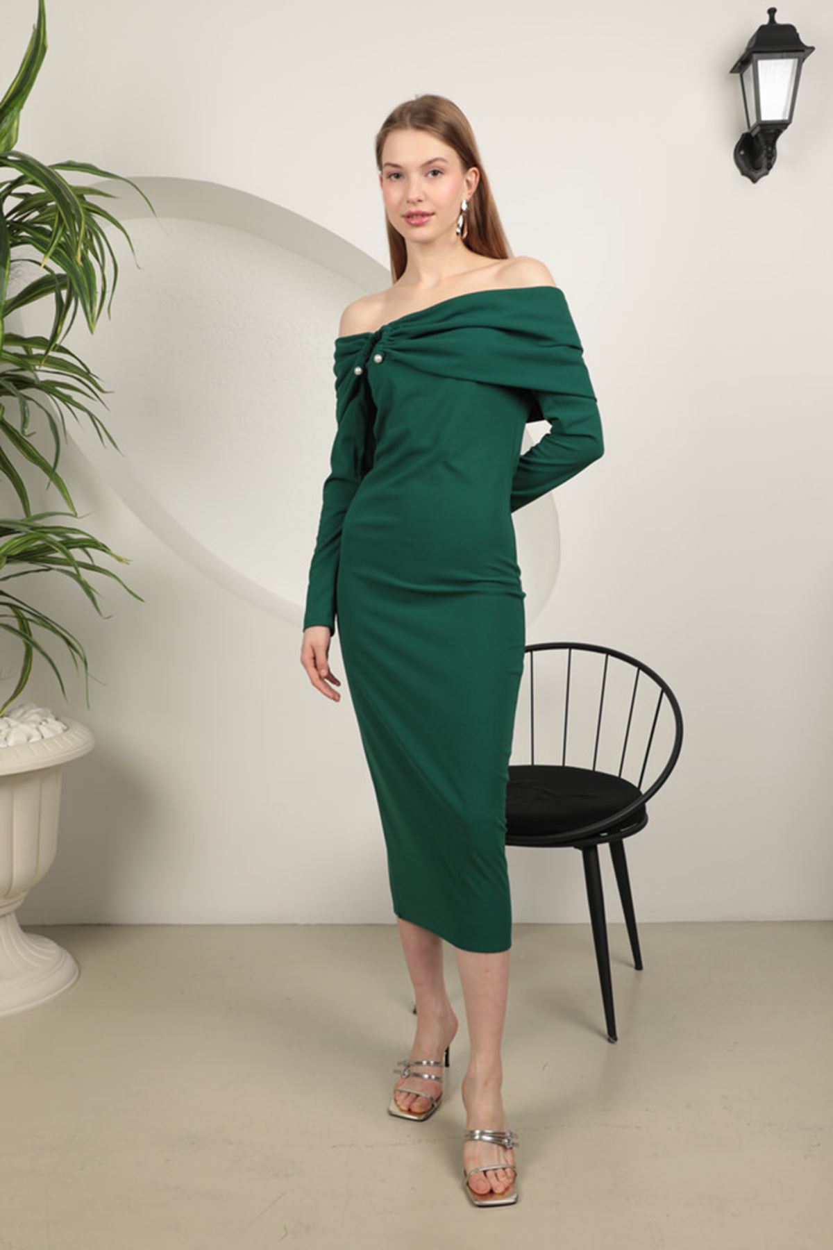 Crepe Fabric Madonna Dress With Neckline AccessoriesEmerald Green-Kakts  Moda