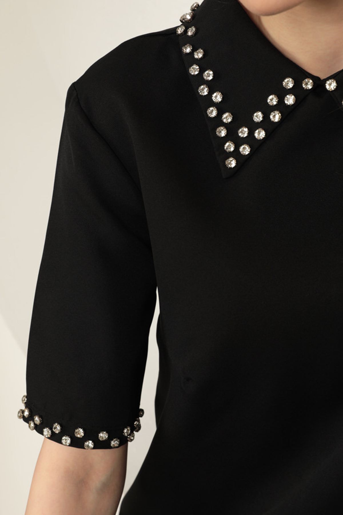 Atlas Kumaş Yakası Taşlı Kadın Elbise-Siyah---