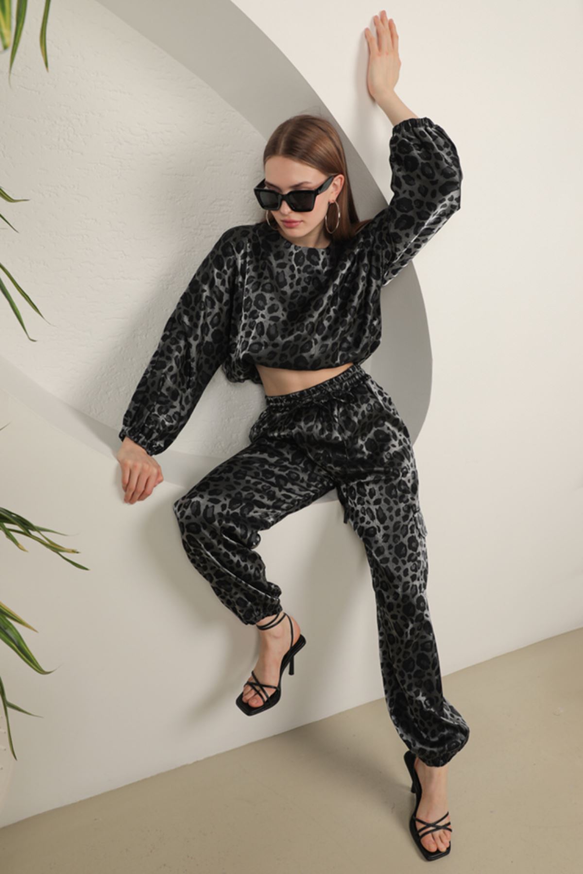 Shiny Satin Leopard Patterned Women's Gray Suit