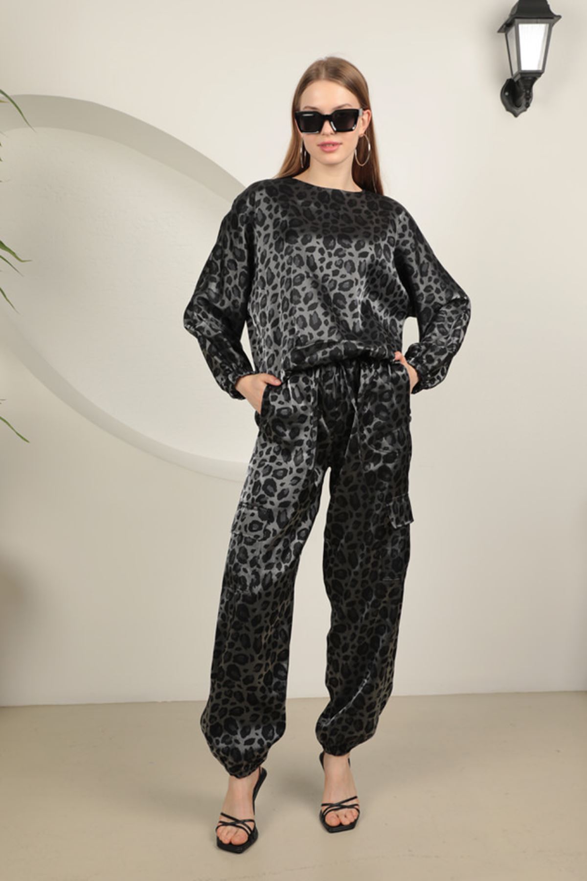 Shiny Satin Leopard Patterned Women's Gray Suit