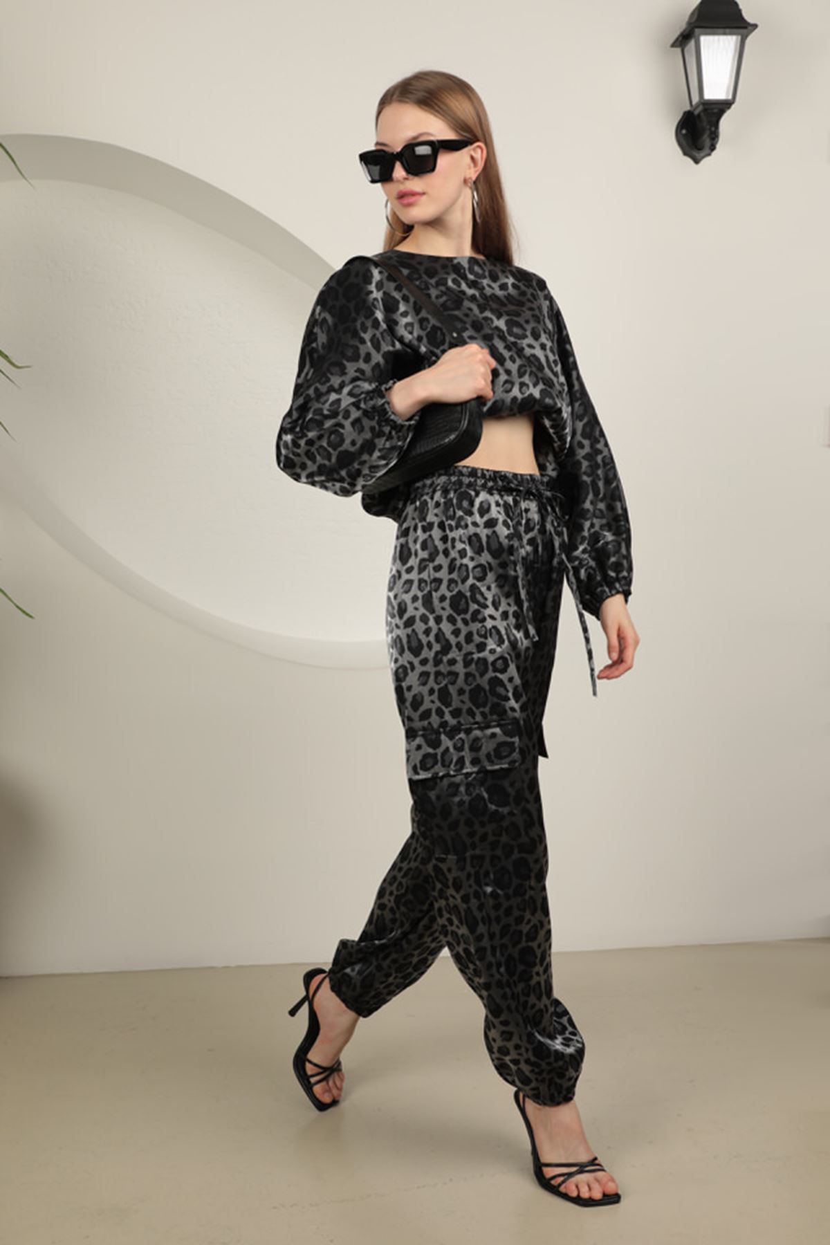 Shiny Satin Leopard Patterned Women's Gray Suit