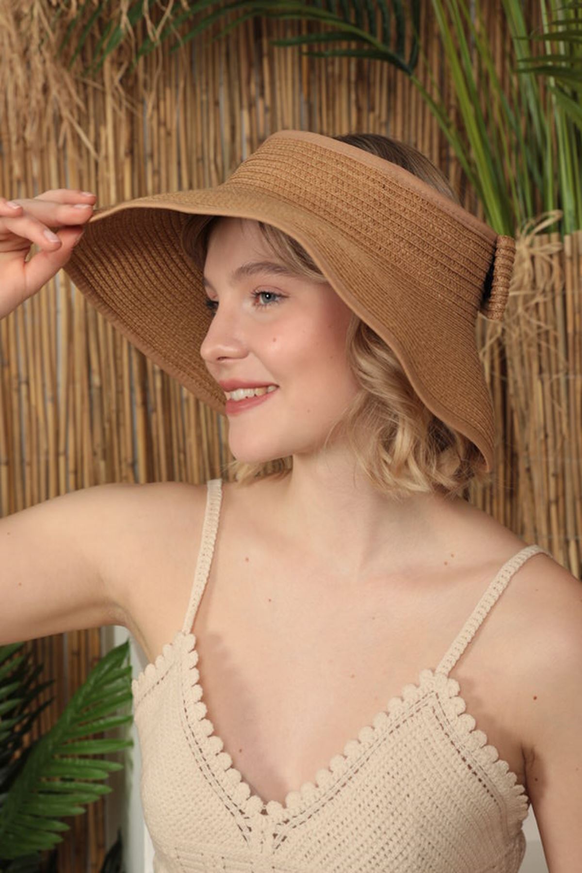 Fiyonklu Geniş Üstü Açık Kadın Hasır Şapka-Camel