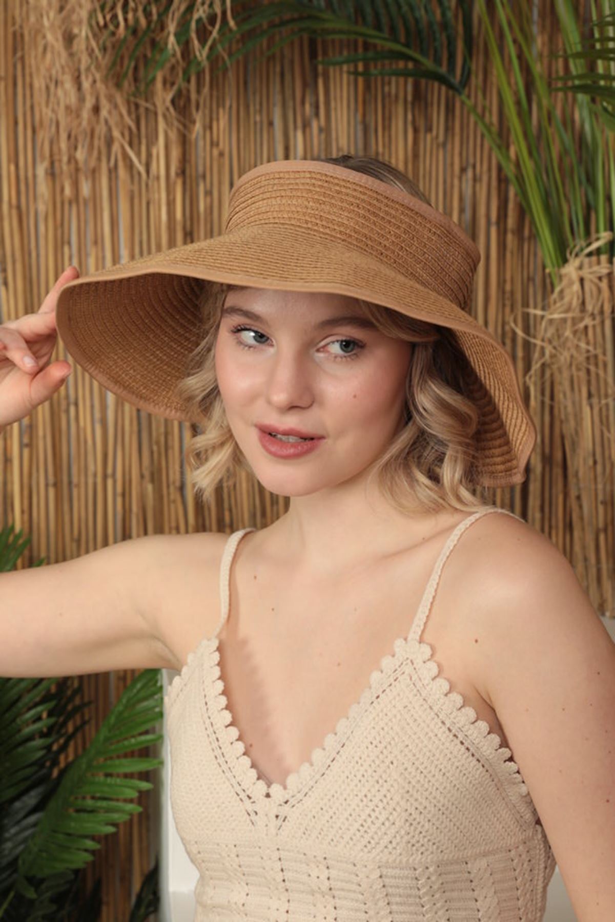 Fiyonklu Geniş Üstü Açık Kadın Hasır Şapka-Camel