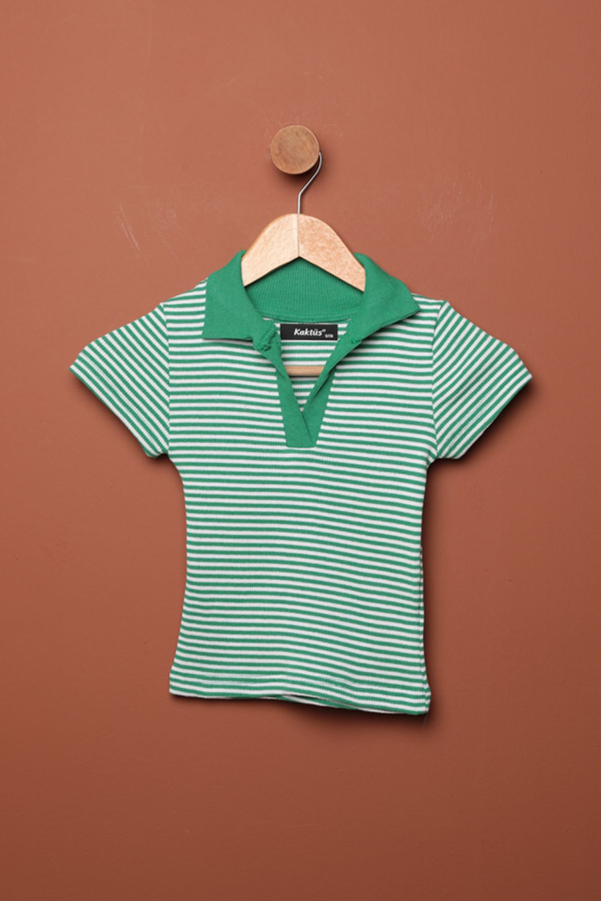 Kaşkorse Kumaş Polo Yaka Çizgili Kadın Crop-Yeşil