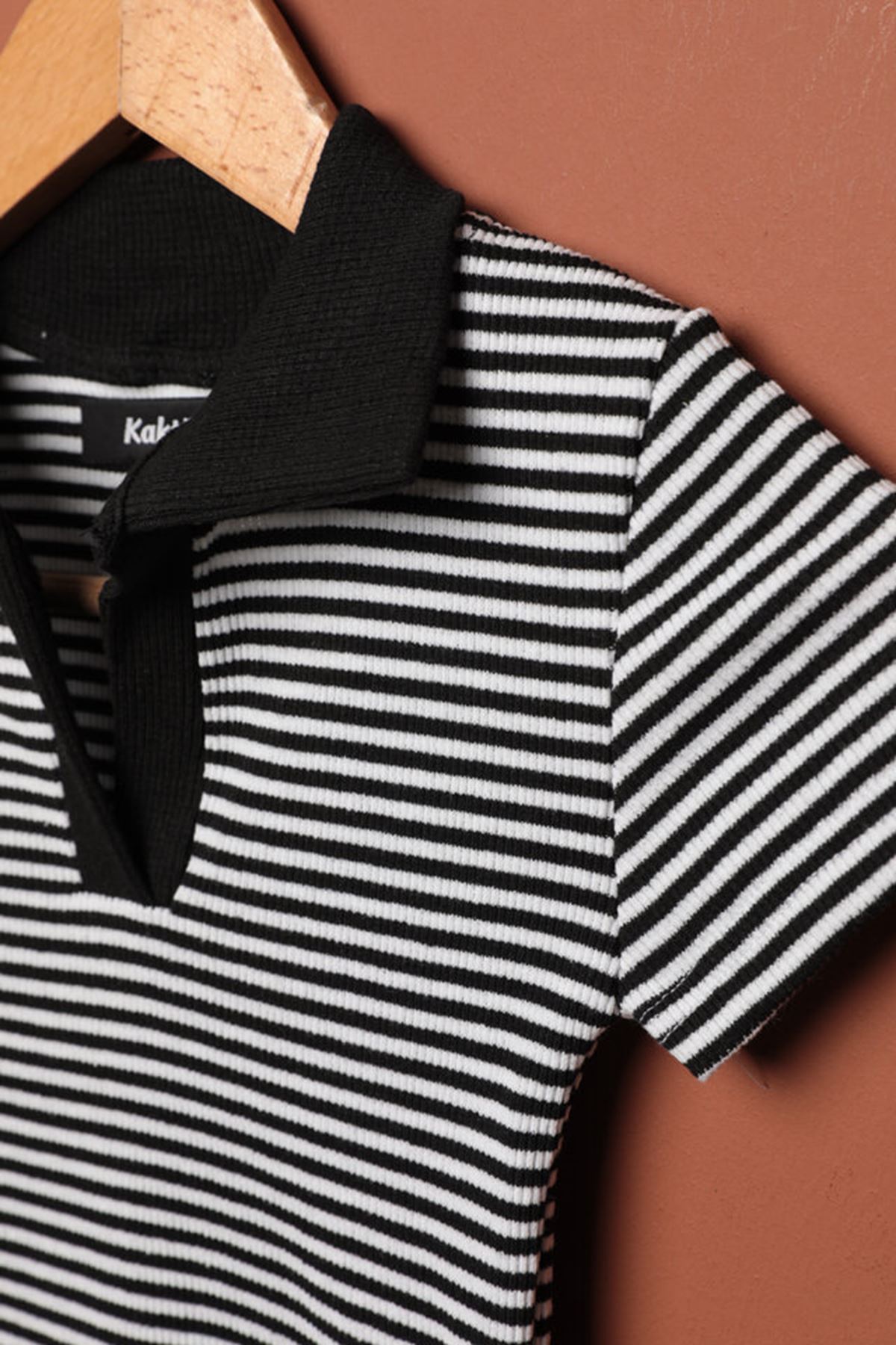 Kaşkorse Kumaş Polo Yaka Çizgili Kadın Crop-Siyah