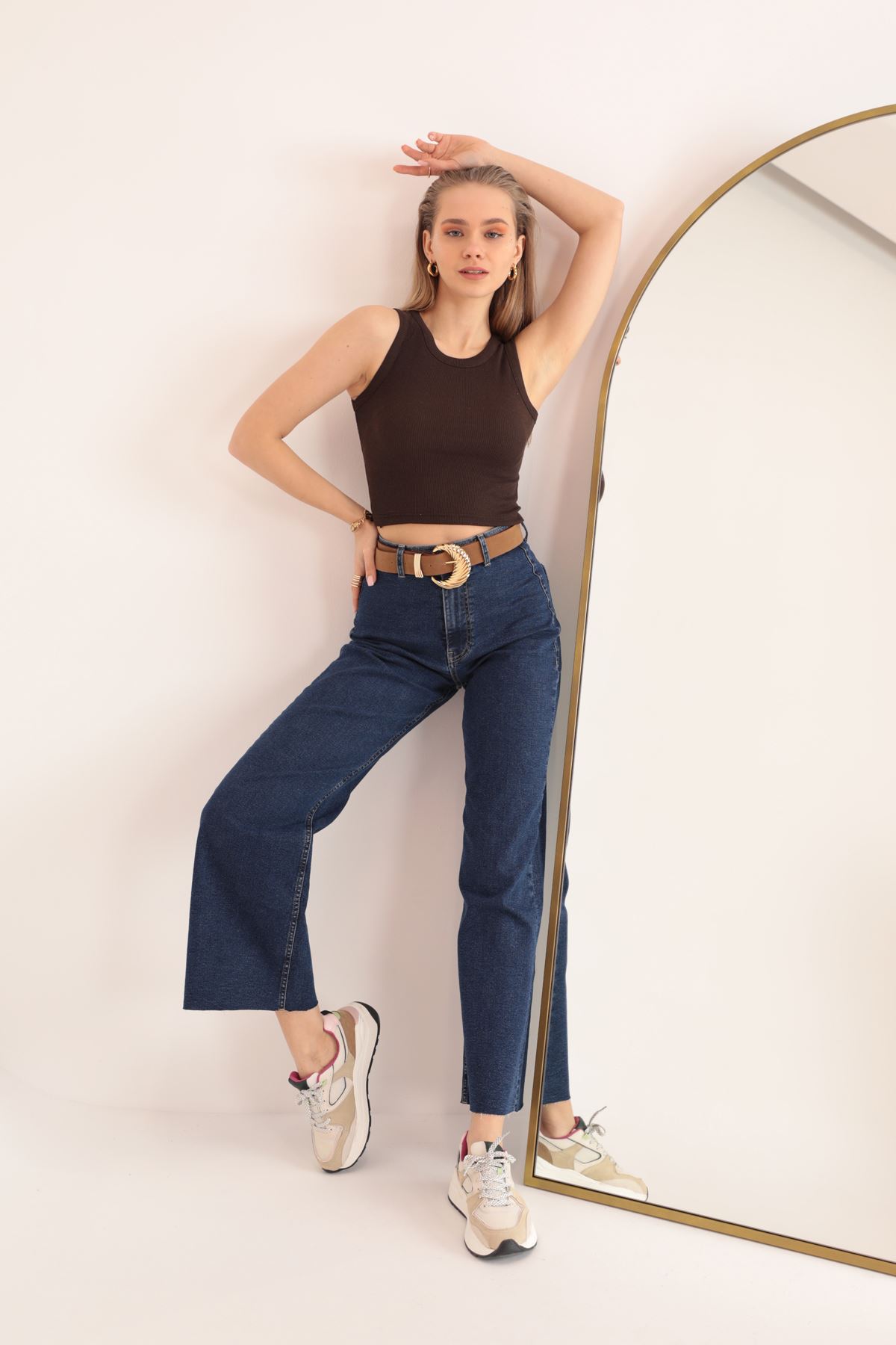 بلوزة نسائية بروتيل نسيج الرسن الرقبة-قهوه غامق