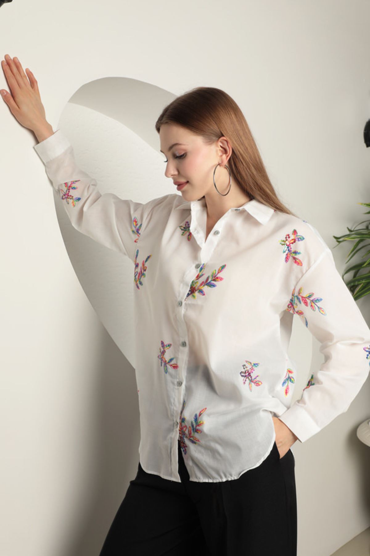 Рубашка женская из ткани поплин-белая