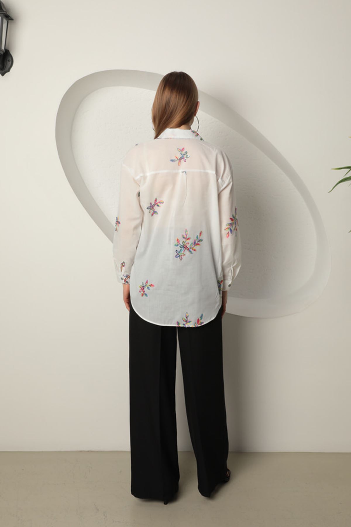 Рубашка женская из ткани поплин-белая