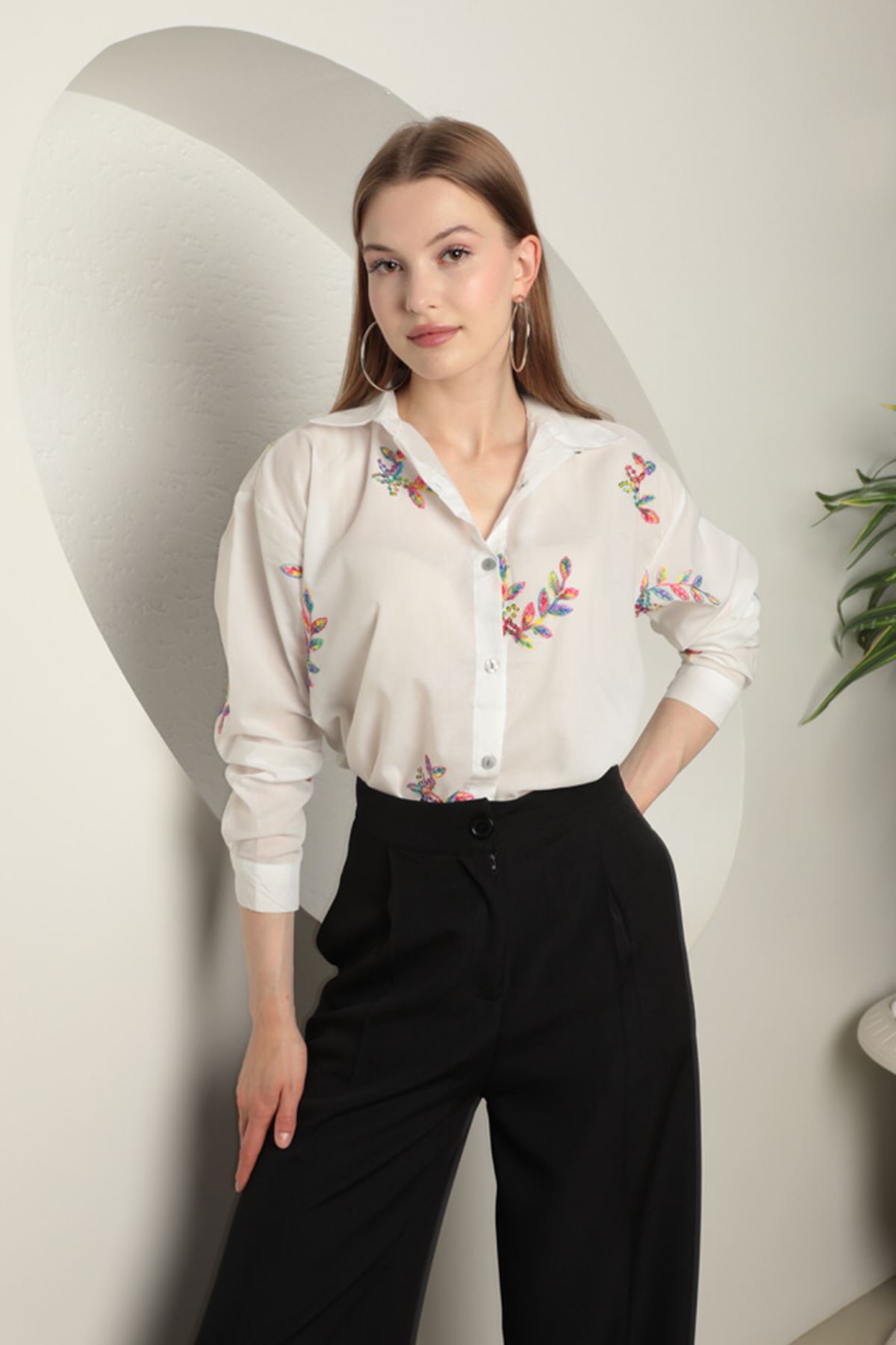 Рубашка женская из ткани поплин-белая