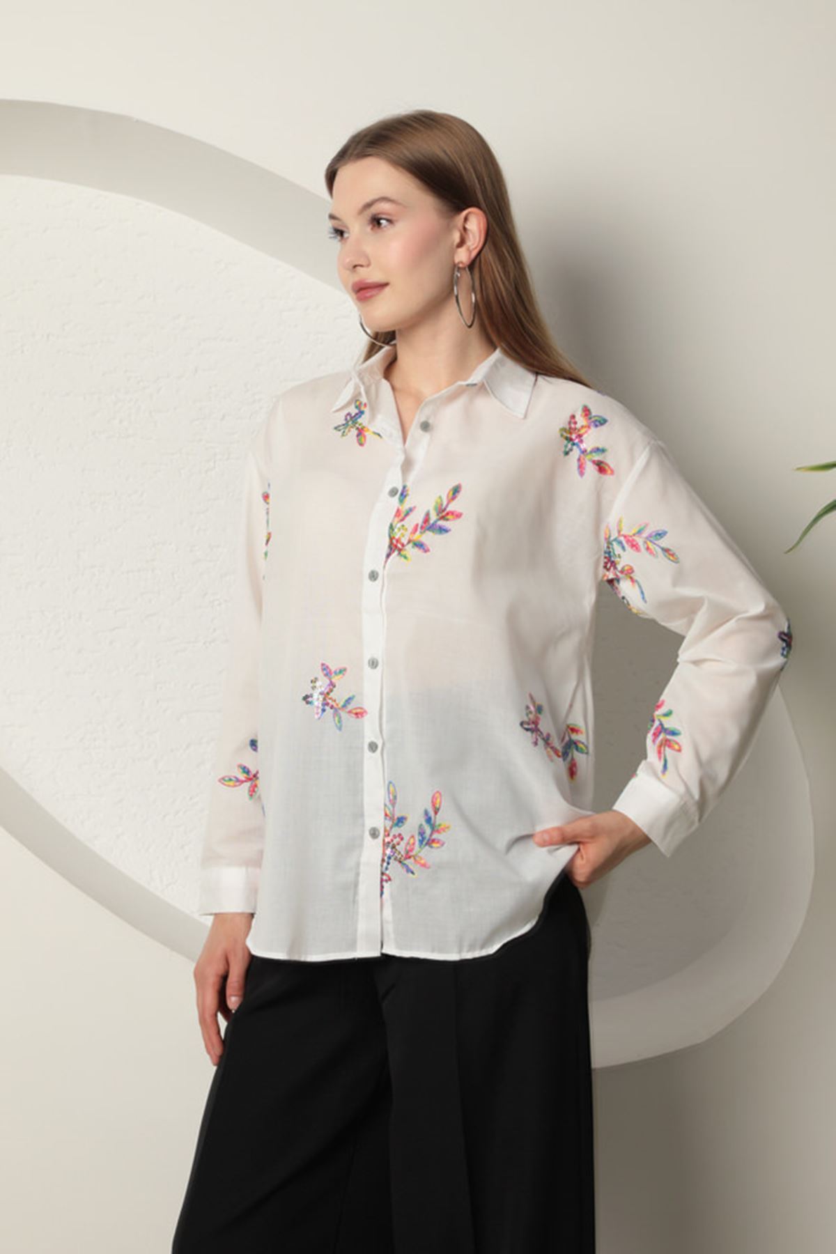 Рубашка женская из ткани поплин-белая