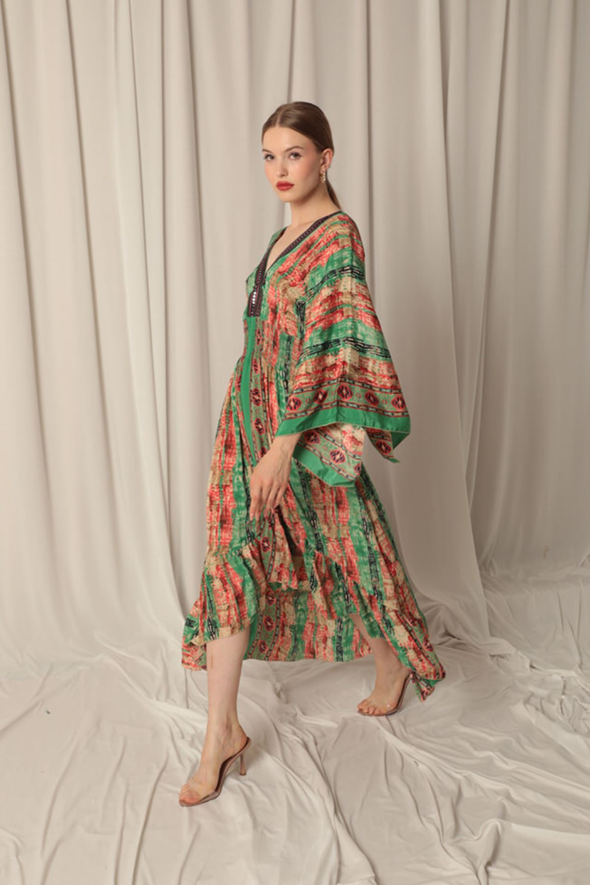 İpek Kumaş V Yaka Önü Kısa Yeşil Elbise