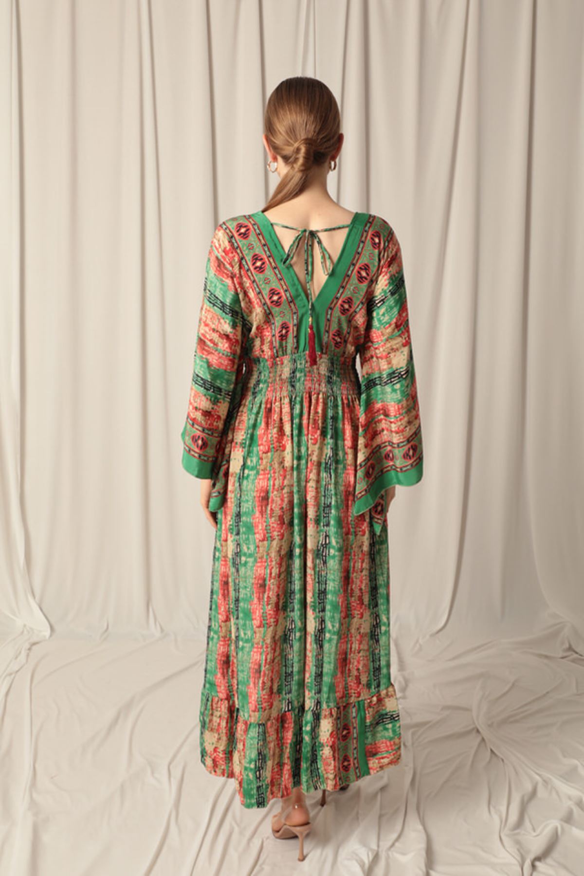 İpek Kumaş V Yaka Önü Kısa Yeşil Elbise