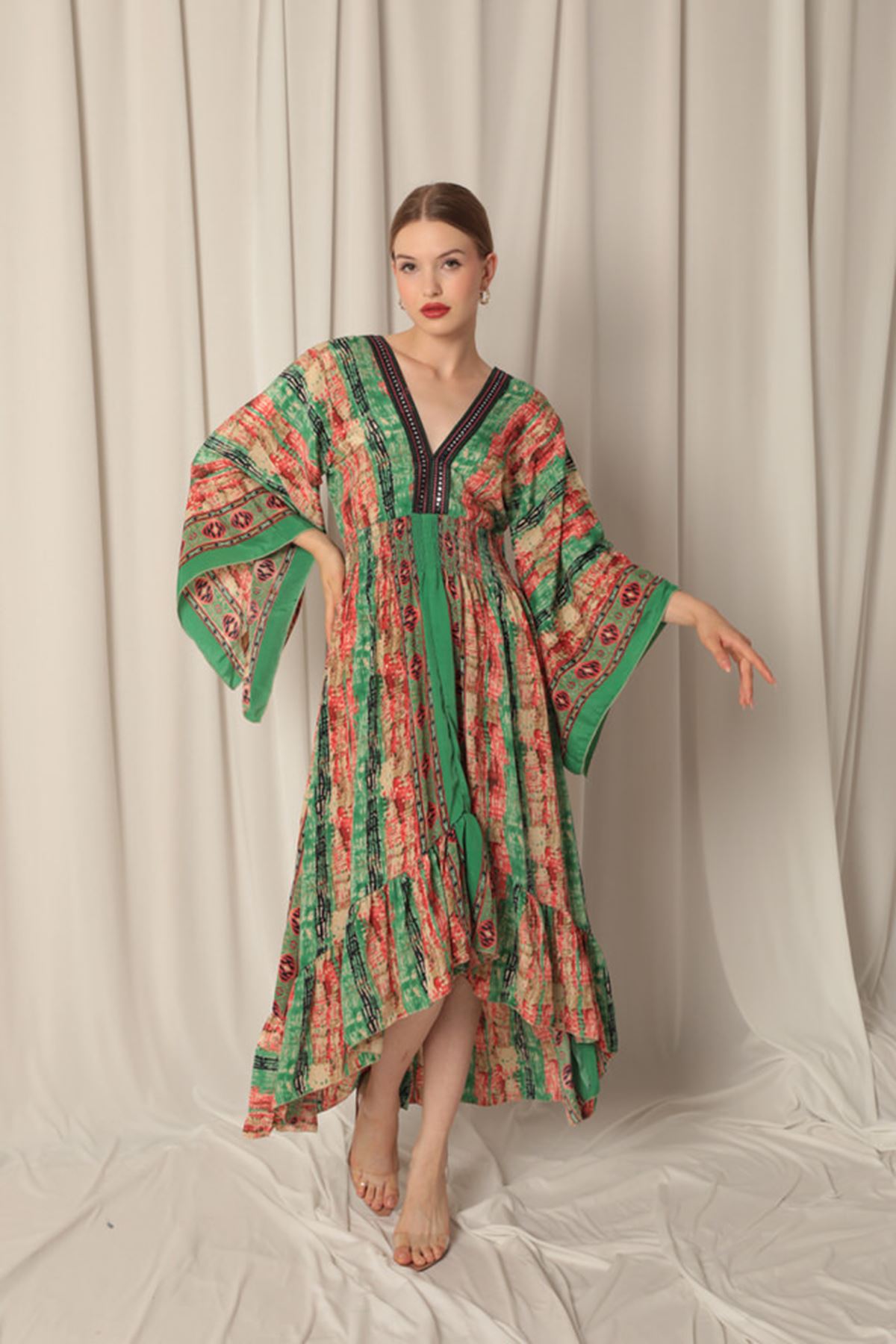 İpek Kumaş V Yaka Önü Kısa Yeşil Elbise