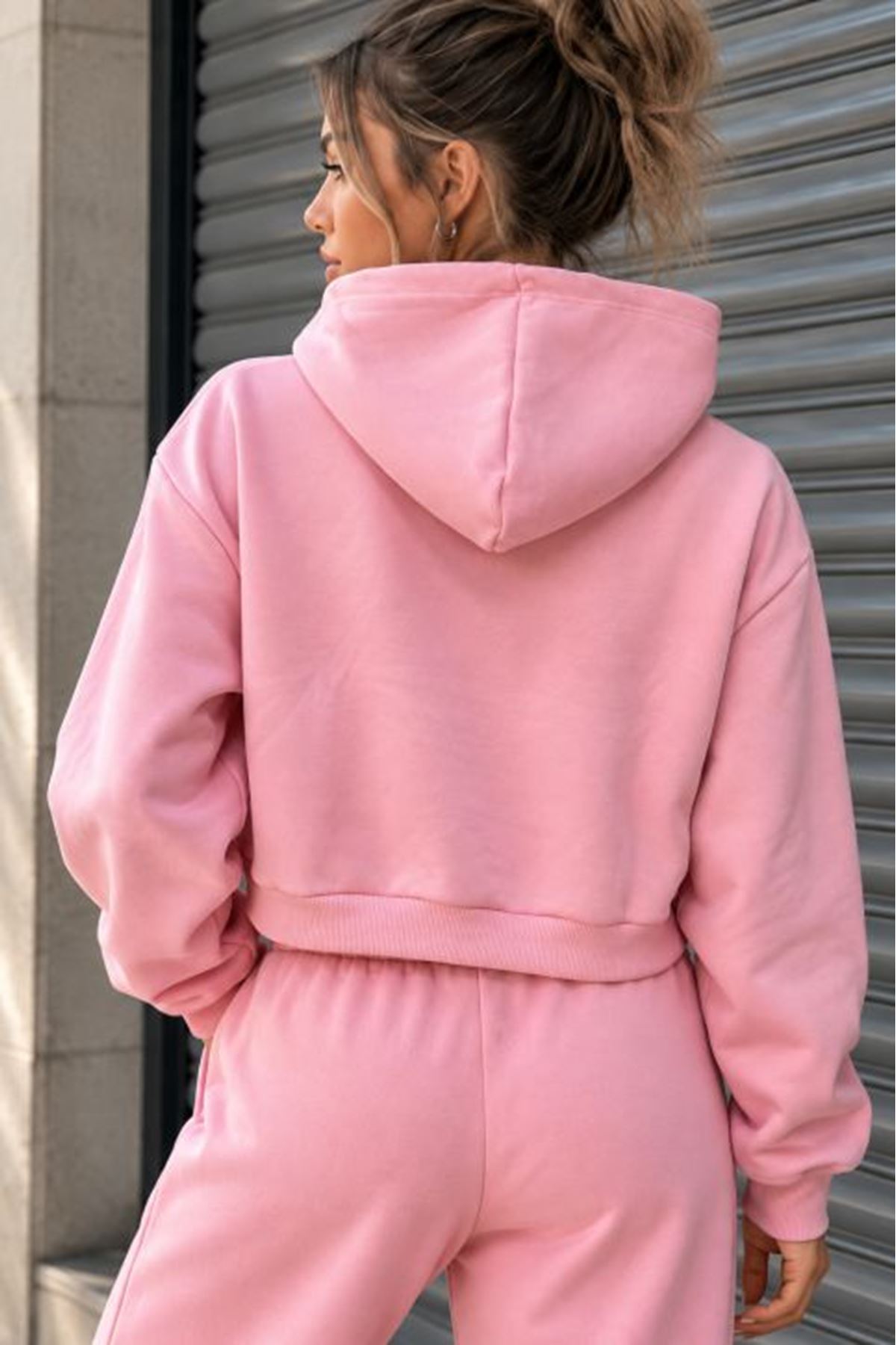 Üç İplik Kanguru Cep Kısa Kapüşonlu Crop Sweat-Pembe